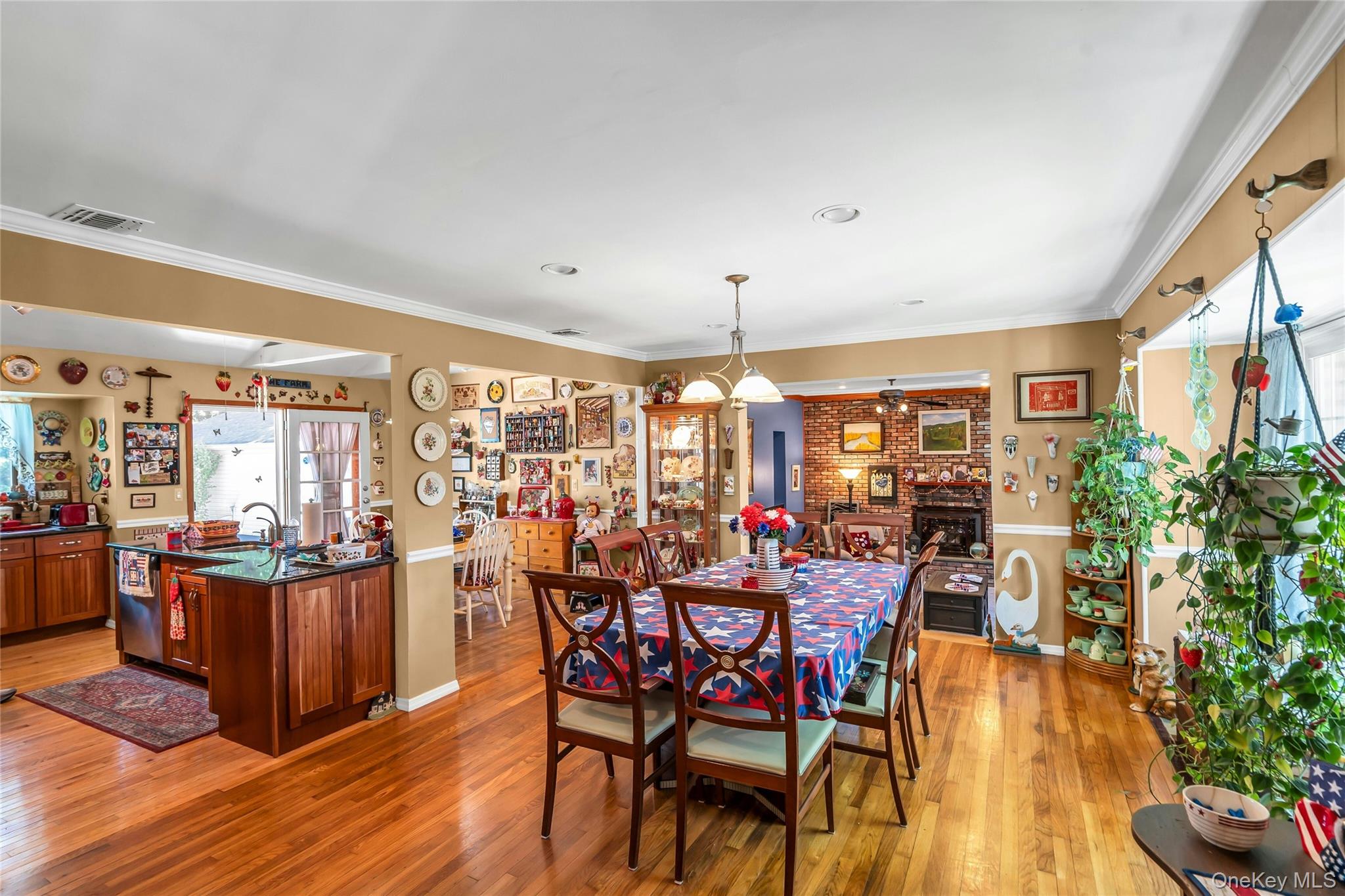 25 Del Place Property Photo 5