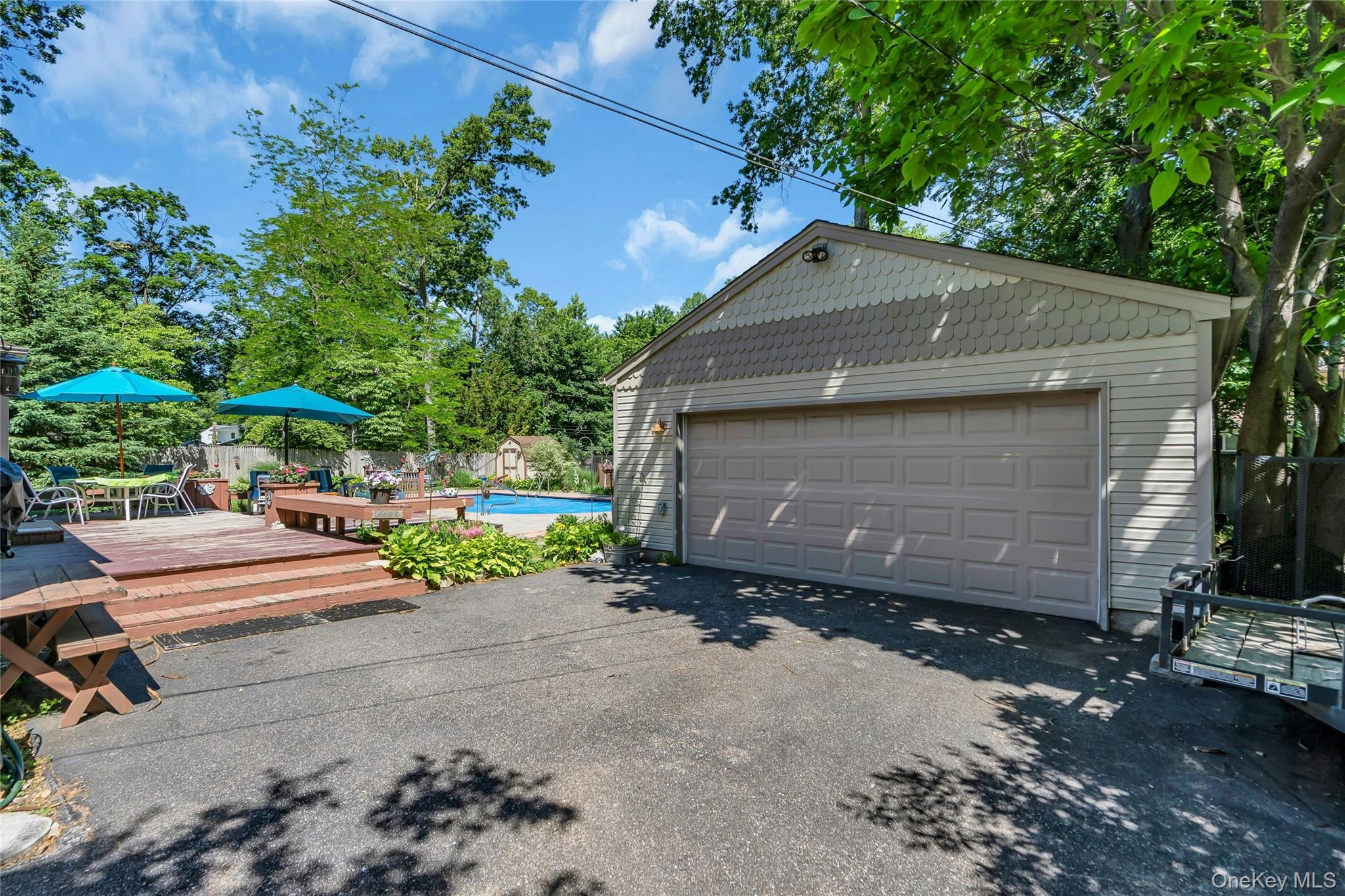 25 Del Place Property Photo 28