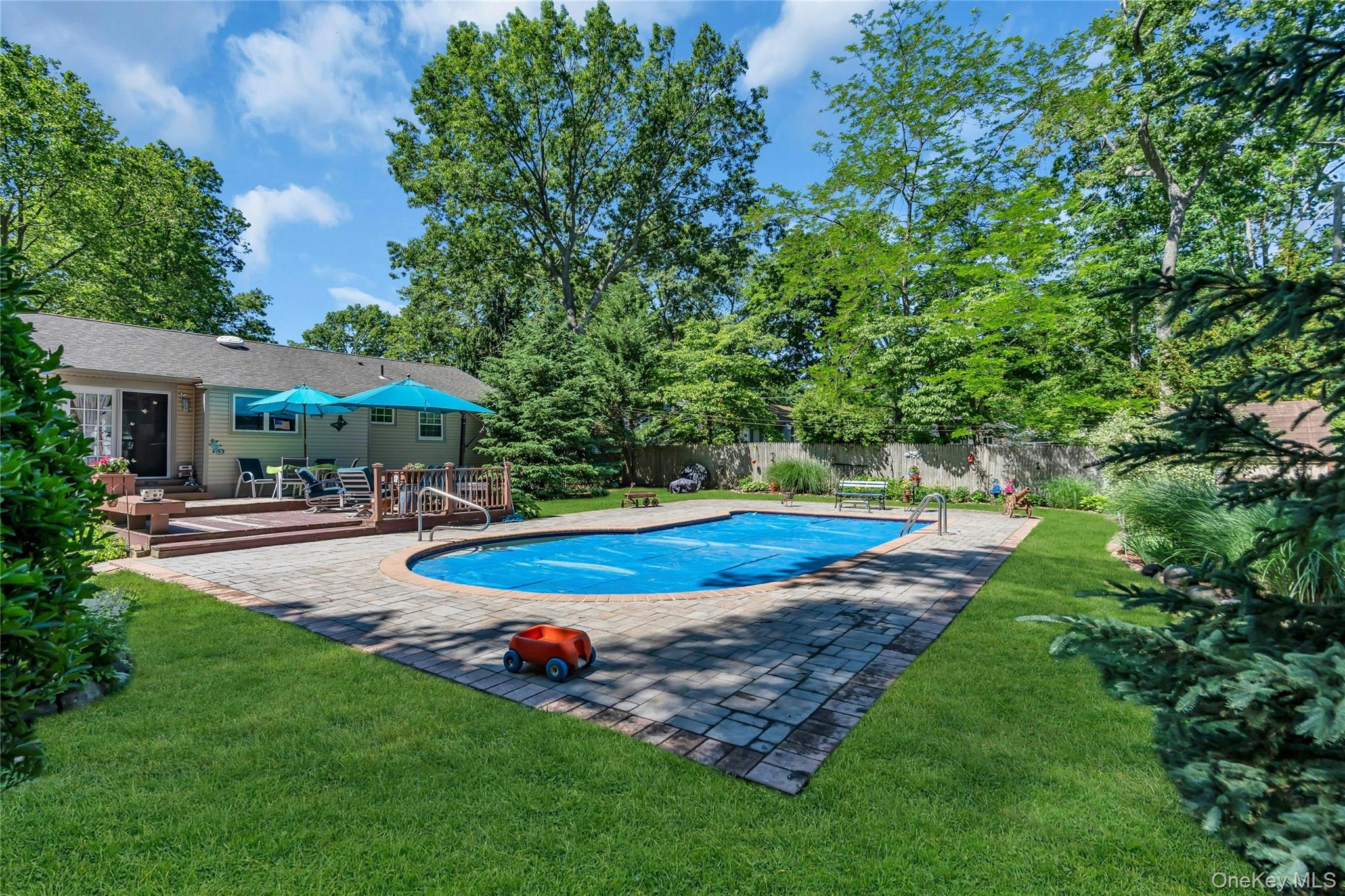 25 Del Place Property Photo 29