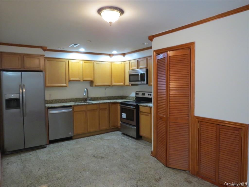 2 E Main Street 5 Property Photo 1
