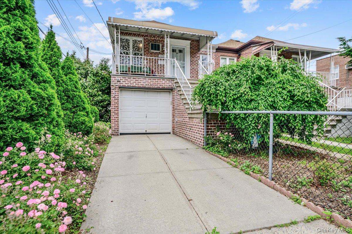 1103 Rhinelander Avenue Property Photo 2