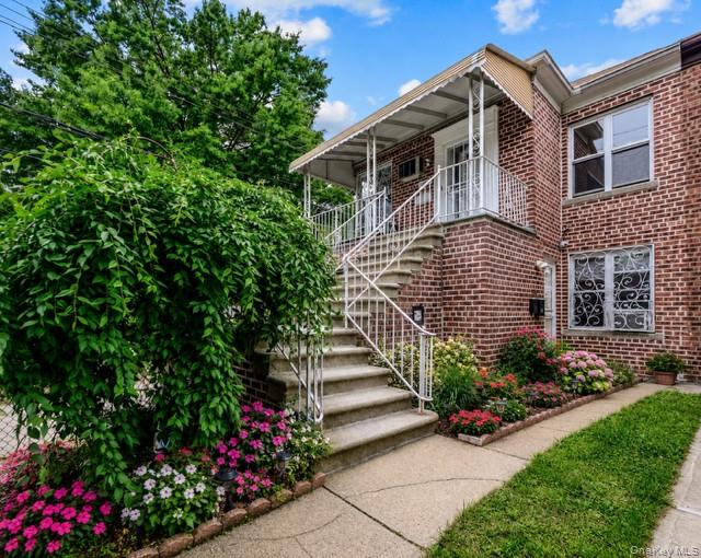 1103 Rhinelander Avenue Property Photo 3