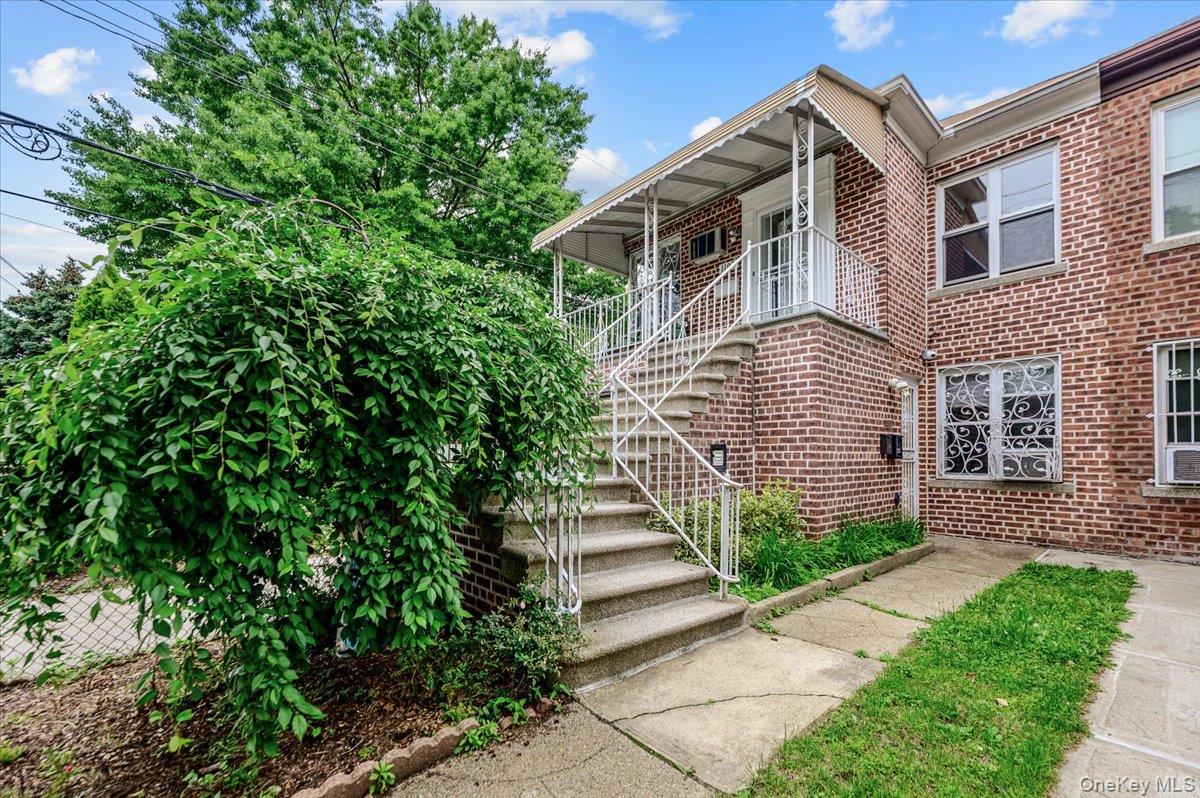 1103 Rhinelander Avenue Property Photo 4