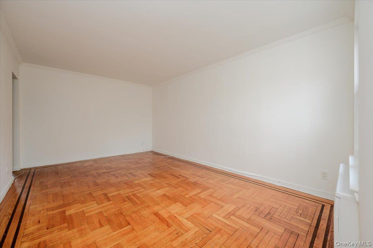 1103 Rhinelander Avenue Property Photo 7