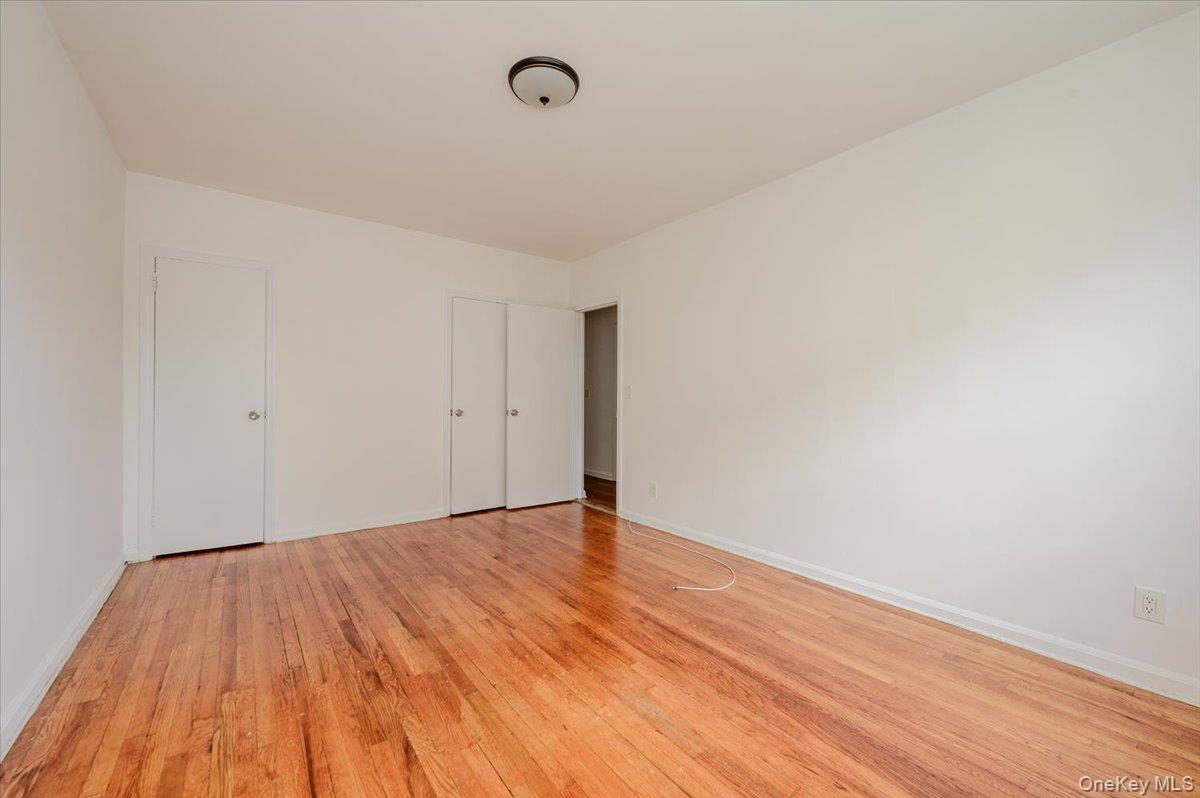 1103 Rhinelander Avenue Property Photo 15