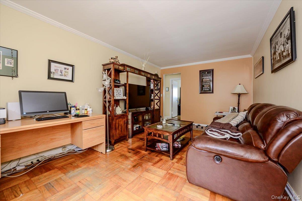 1103 Rhinelander Avenue Property Photo 20