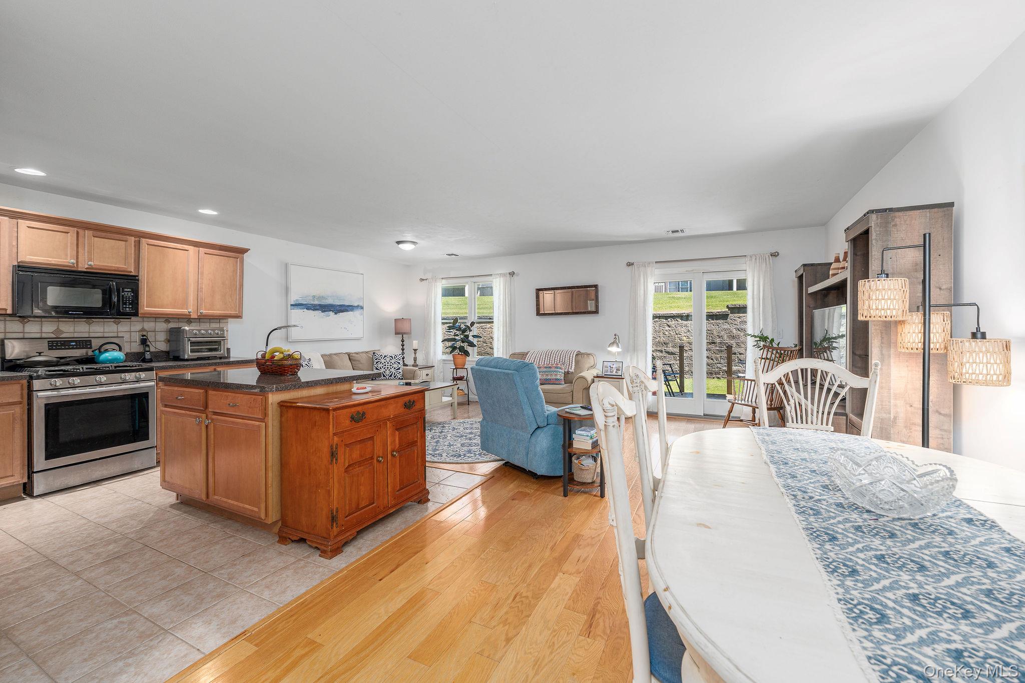 2204 Cedar Path Property Photo 5