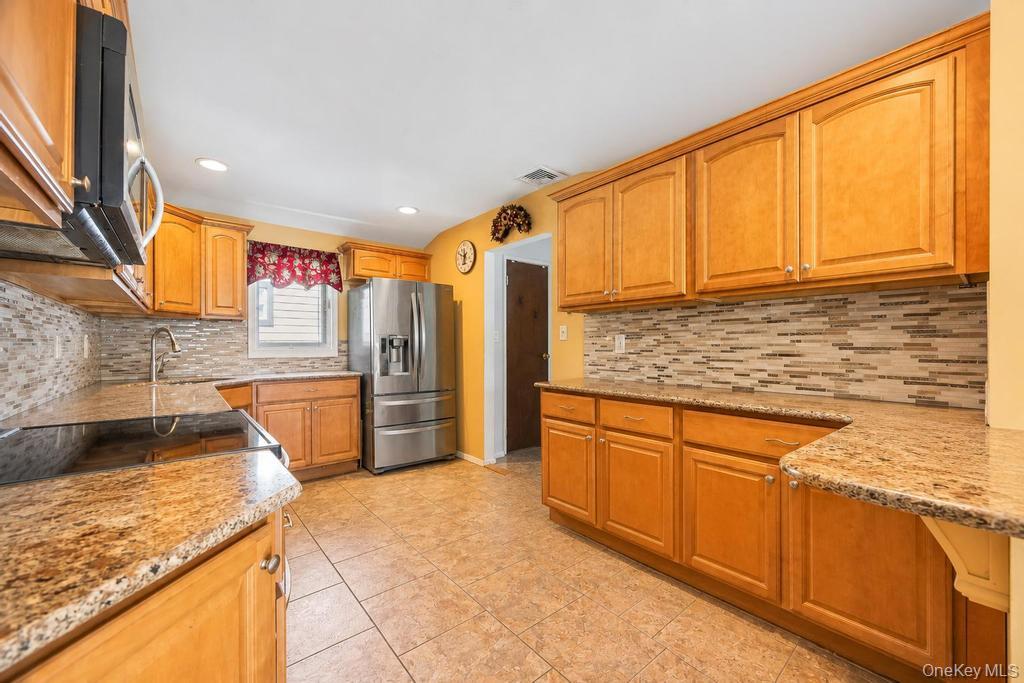 16 E Grove Street Property Photo 8