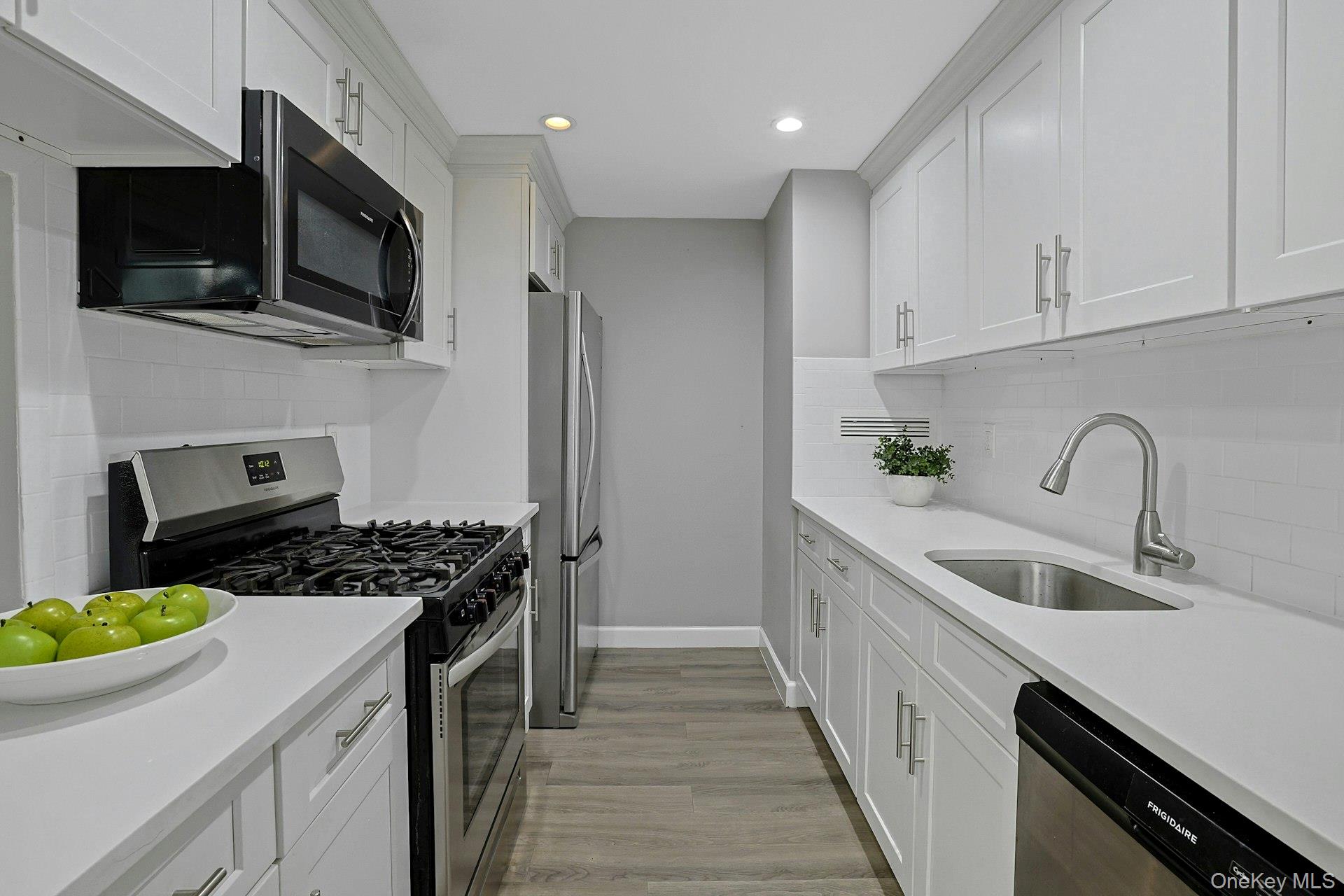 1270 North Avenue 1h Property Photo 5