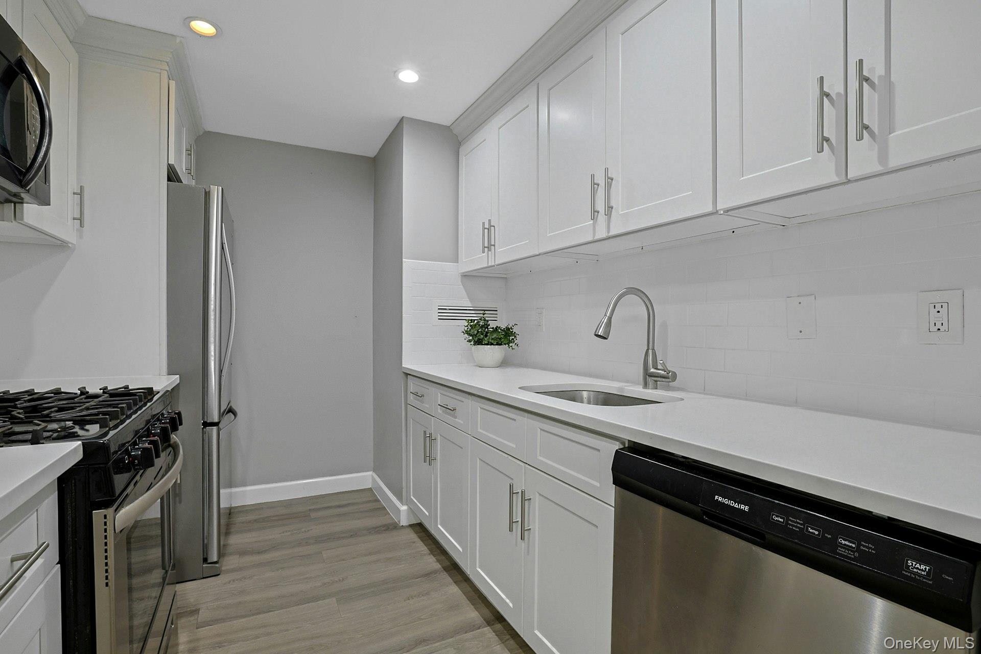 1270 North Avenue 1h Property Photo 6