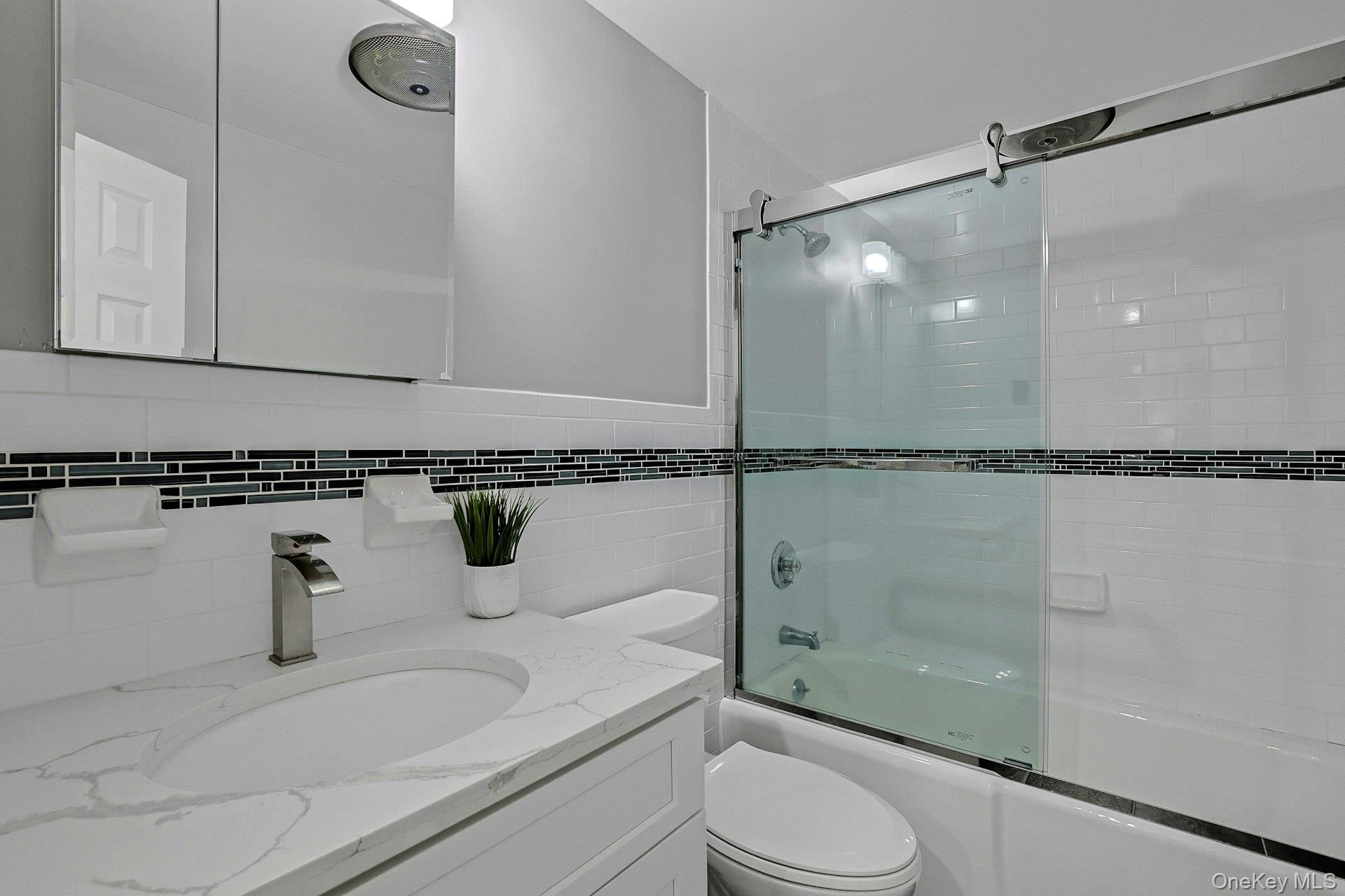 1270 North Avenue 1h Property Photo 11