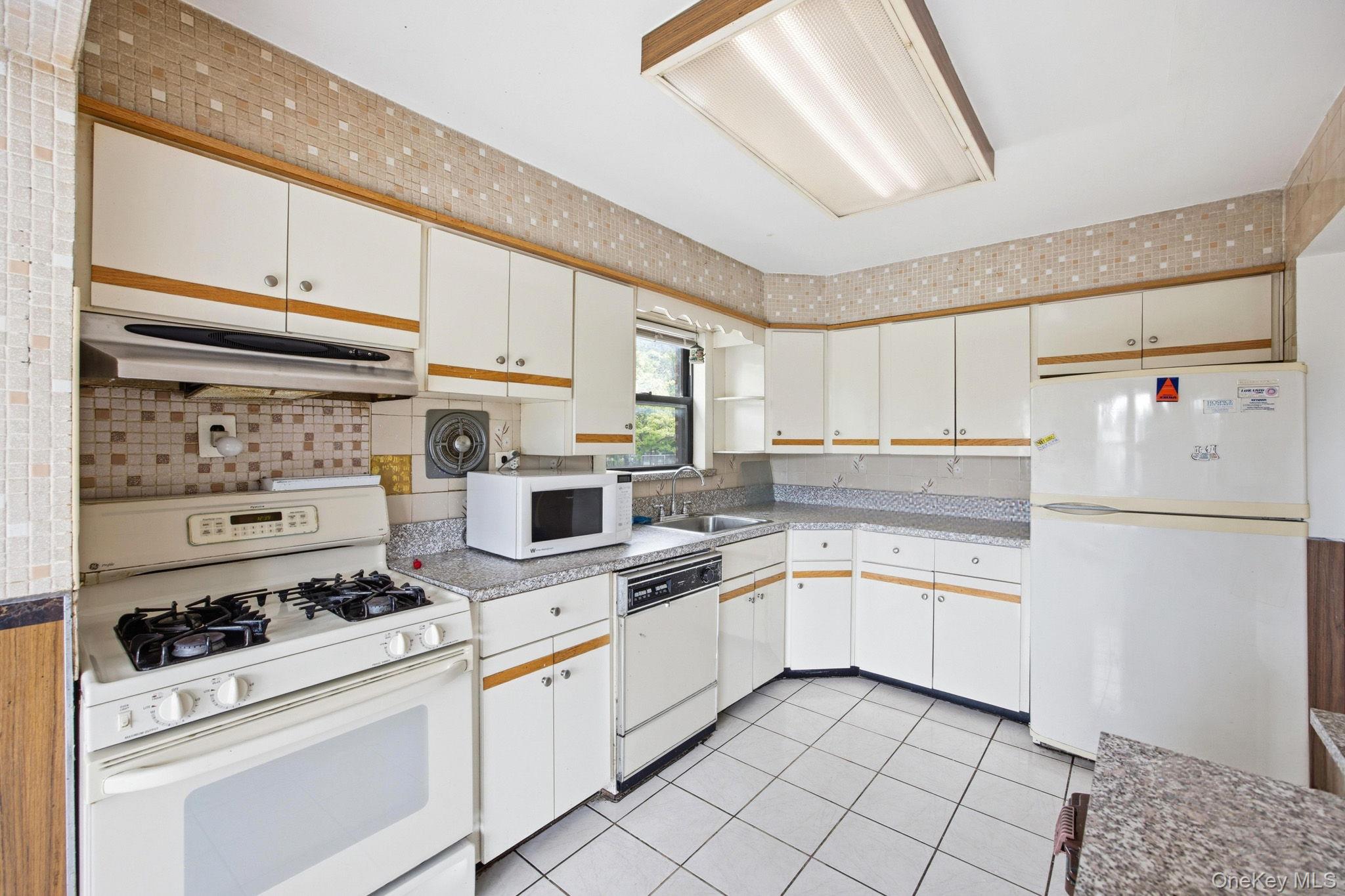 63-01 Borden Avenue Property Photo 9