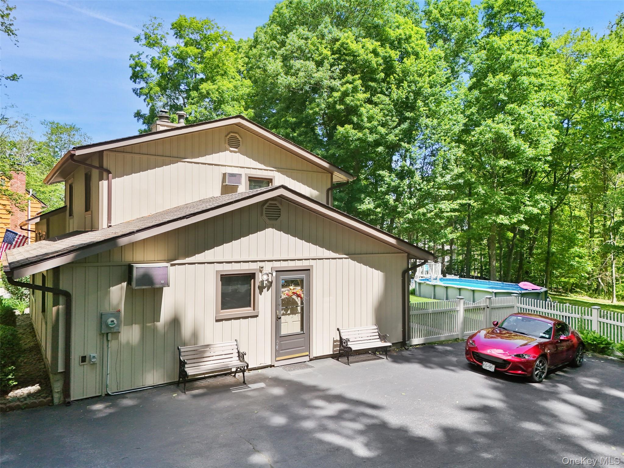 90 Timberlane Court Property Photo 2