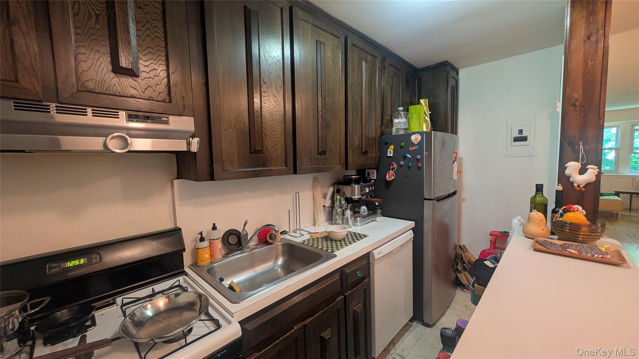30 Pearsall Avenue 3p Property Photo 3