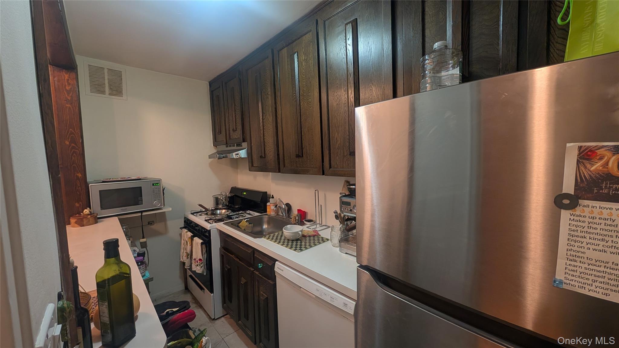 30 Pearsall Avenue 3p Property Photo 4