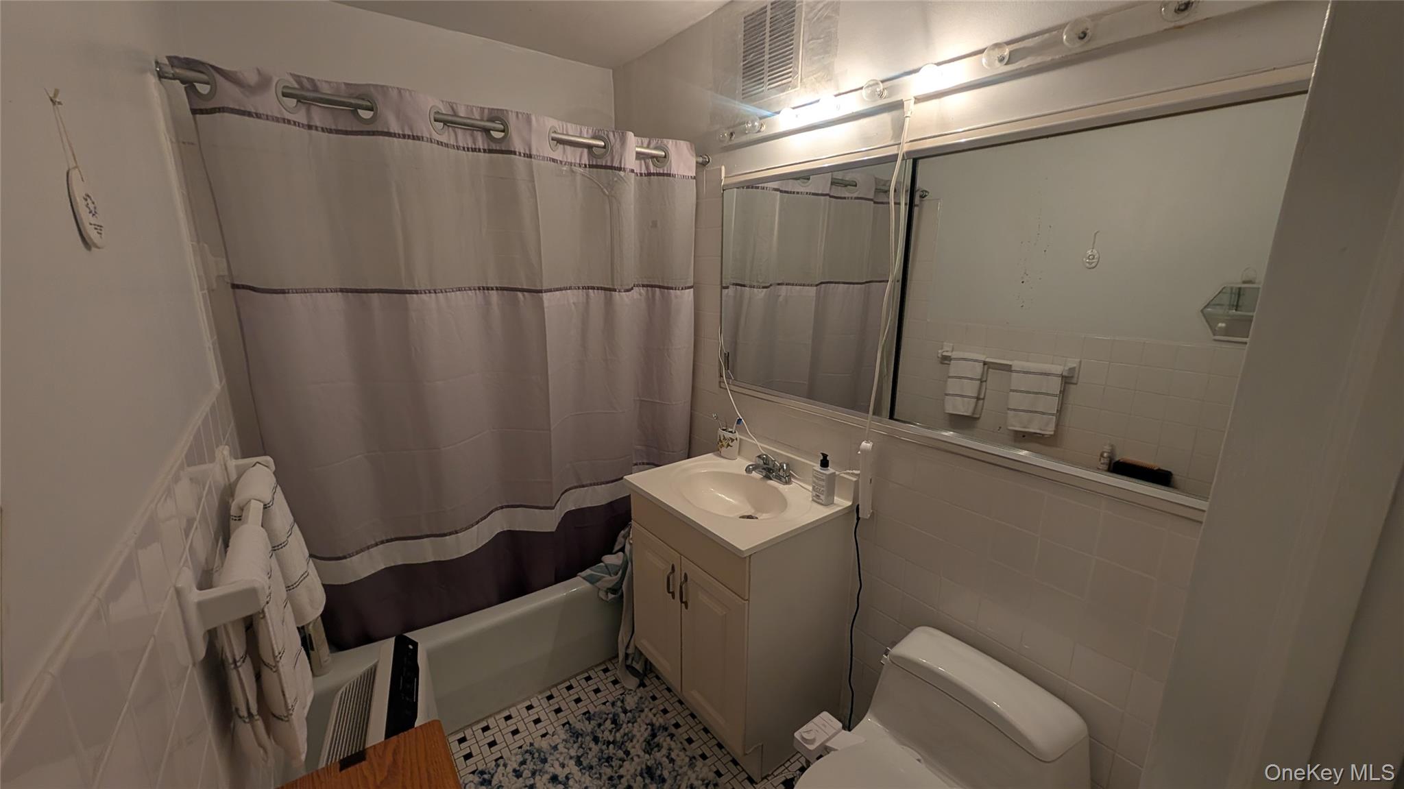 30 Pearsall Avenue 3p Property Photo 10