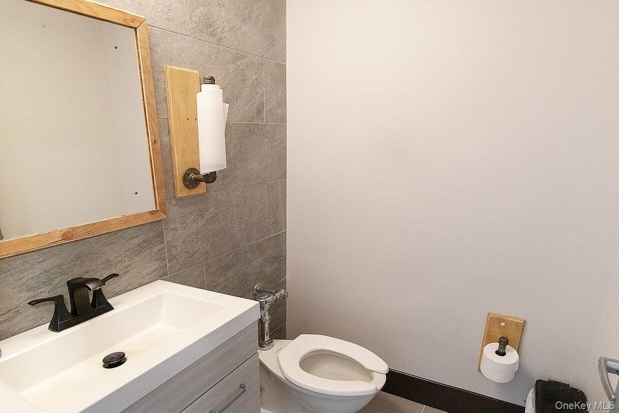 938 Port Washington Boulevard 4 Property Photo 8