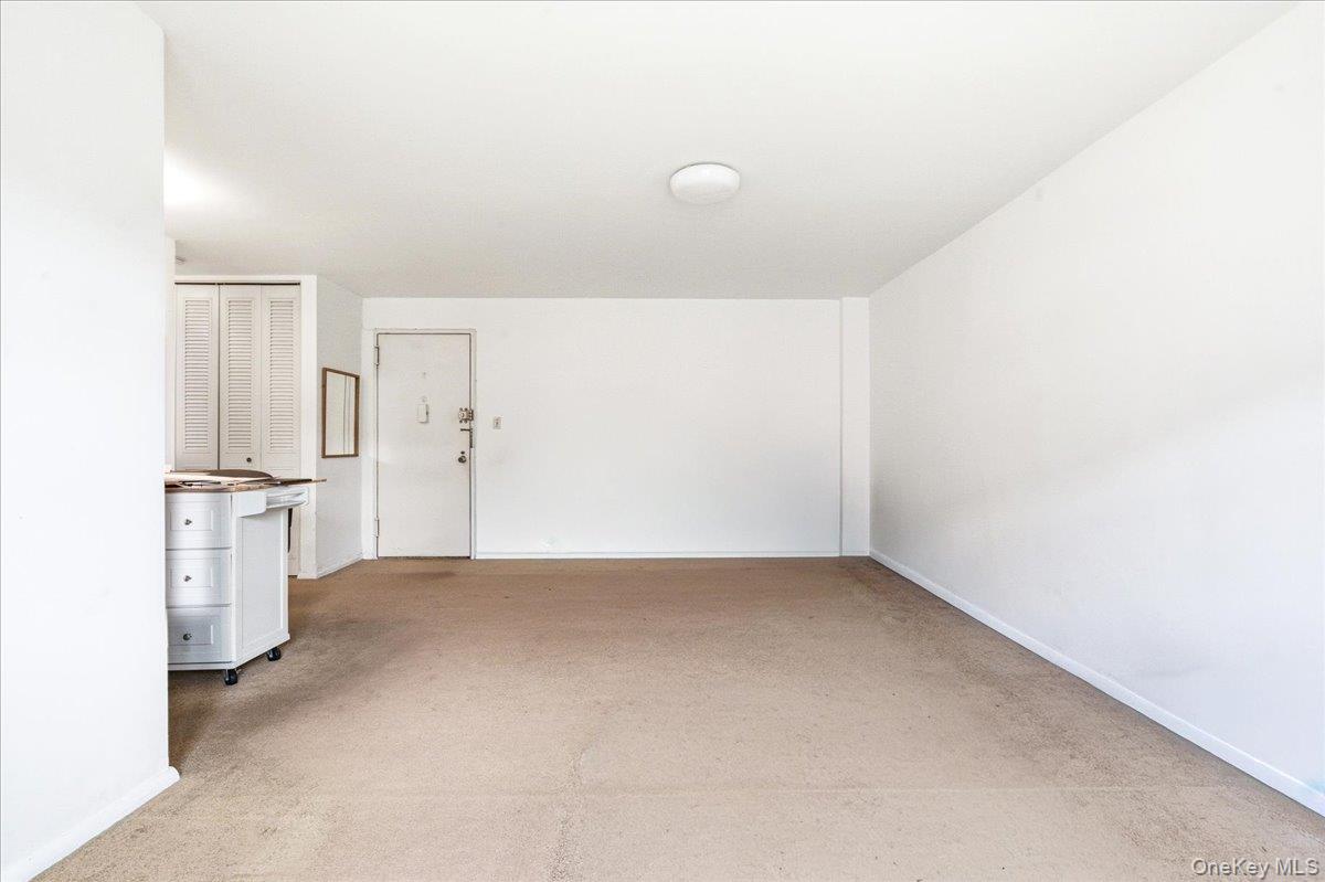 68-15 Selfridge Street 4f Property Photo 5