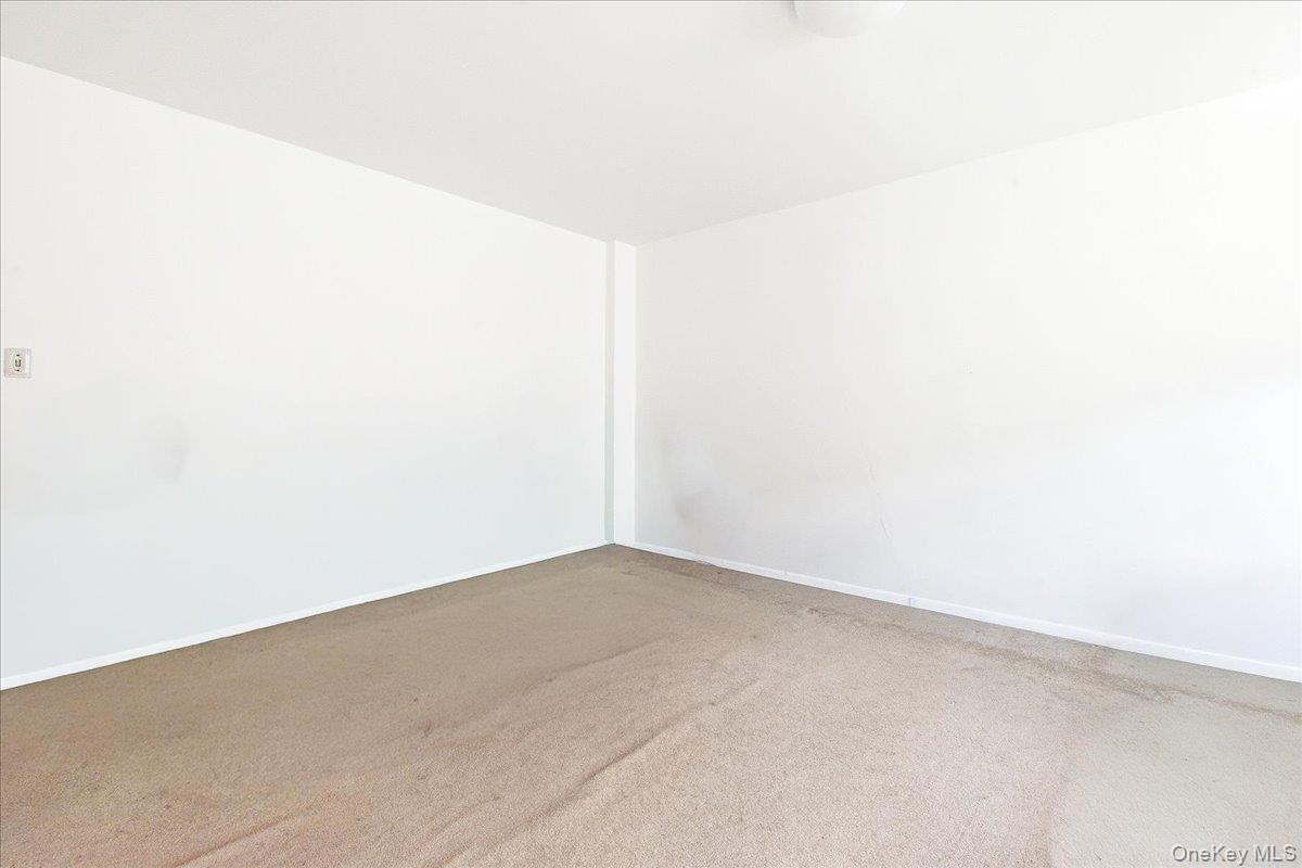68-15 Selfridge Street 4f Property Photo 9