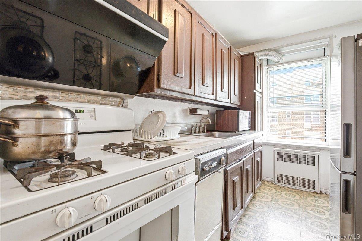 68-15 Selfridge Street 4f Property Photo 12
