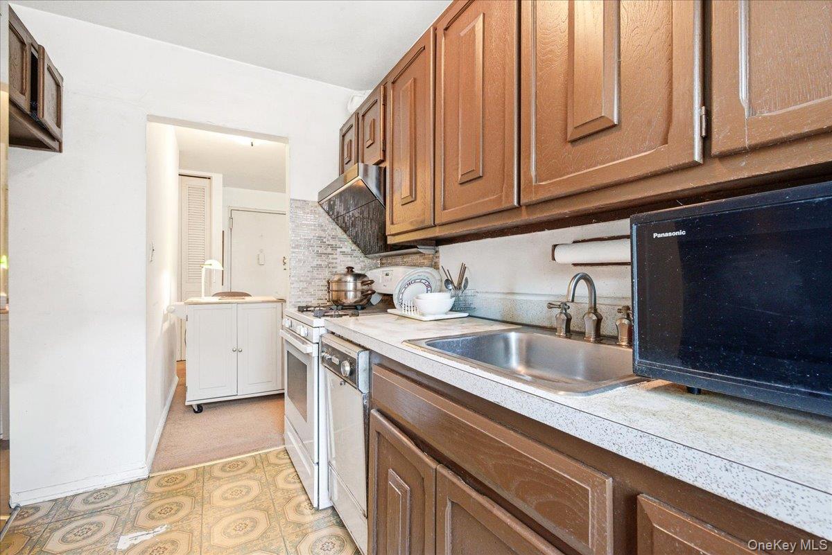 68-15 Selfridge Street 4f Property Photo 14
