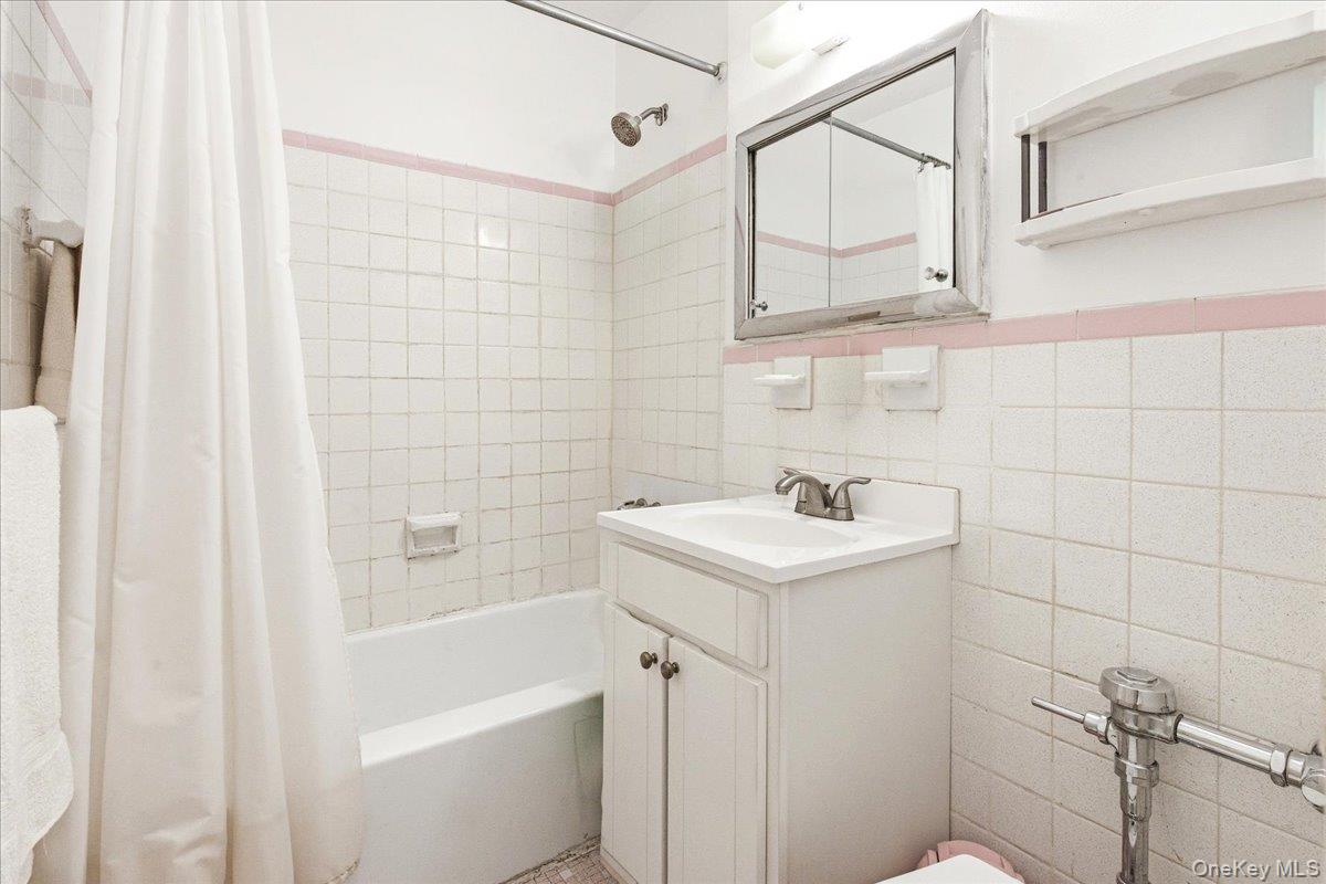68-15 Selfridge Street 4f Property Photo 21