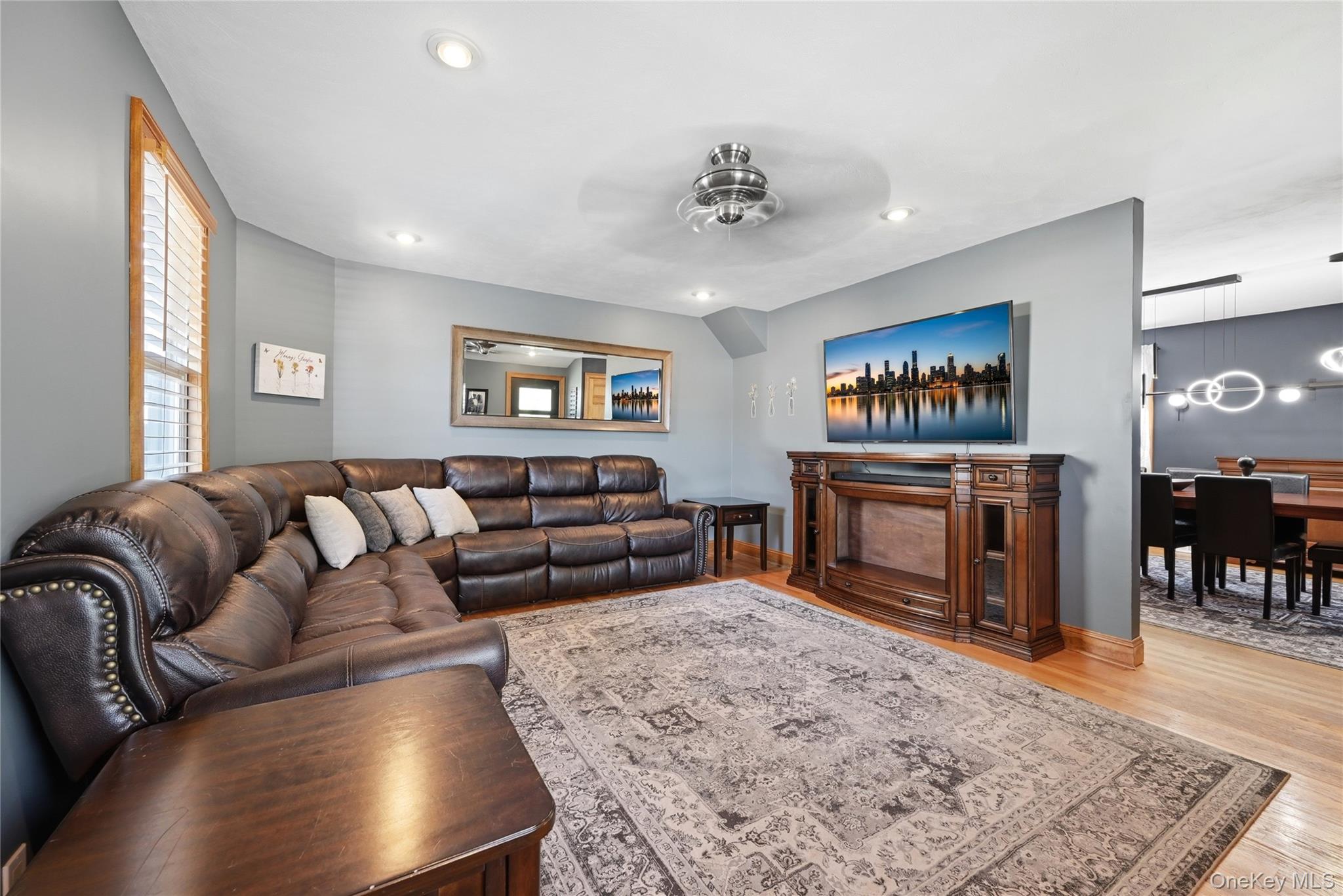 234 Islip Boulevard Property Photo 4