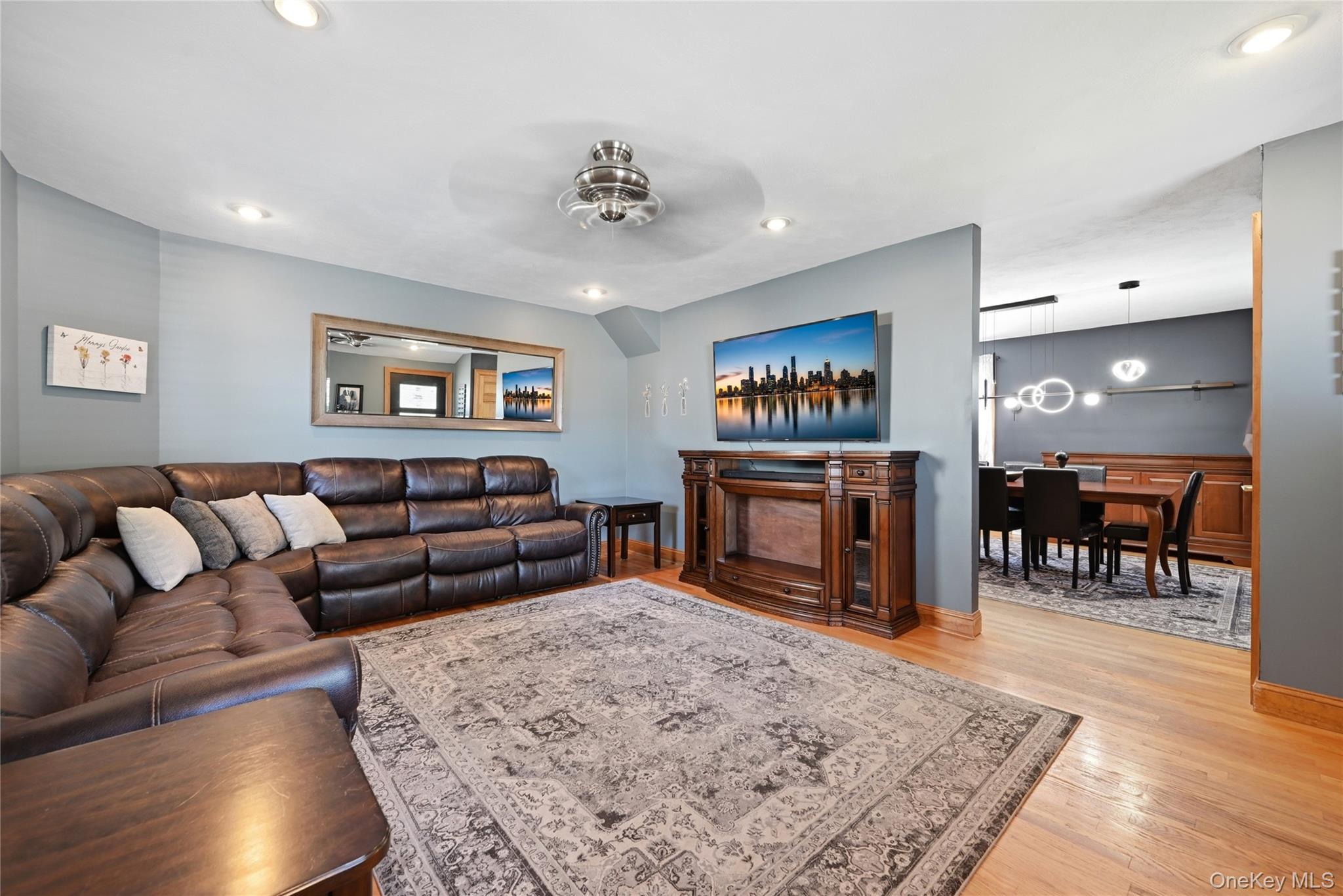 234 Islip Boulevard Property Photo 6