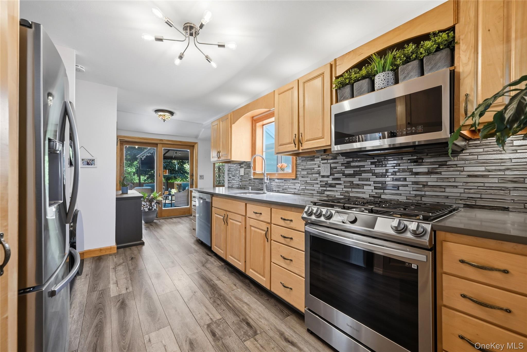 234 Islip Boulevard Property Photo 16