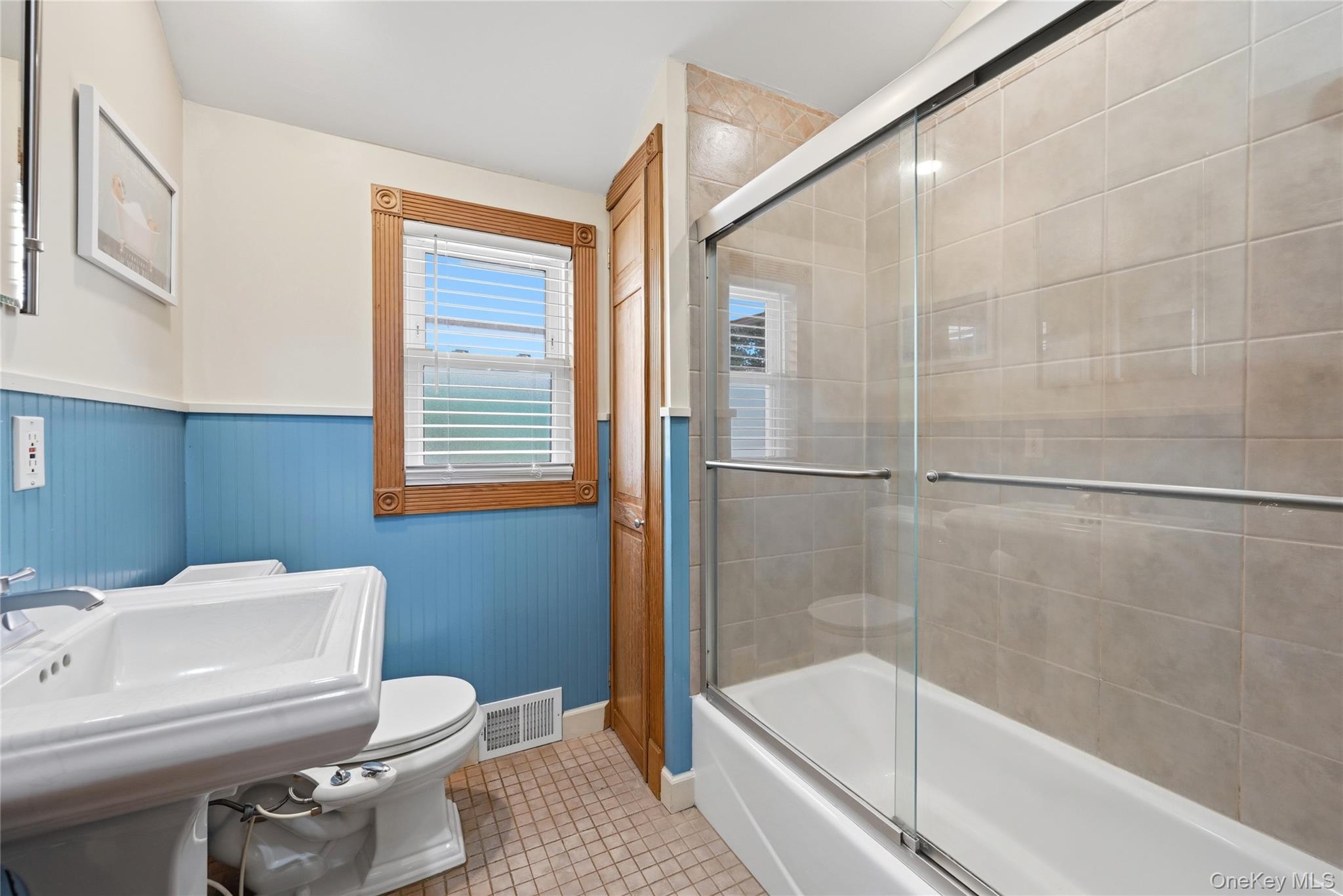234 Islip Boulevard Property Photo 19