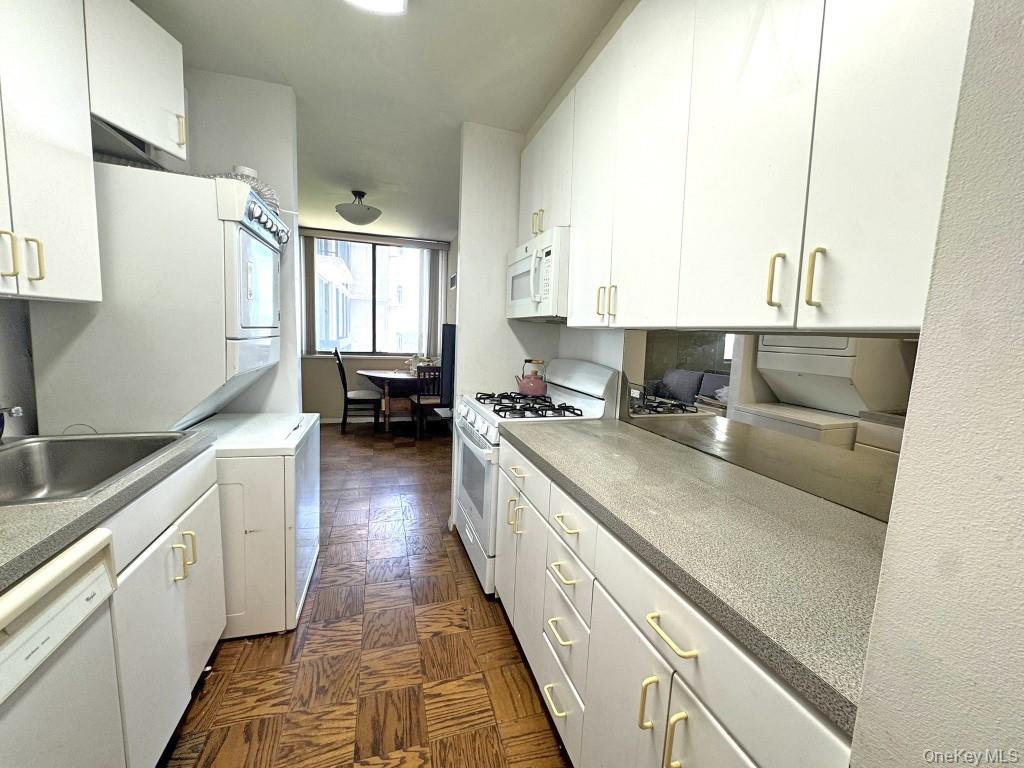 271-10 Grand Central Parkway 16s Property Photo 8