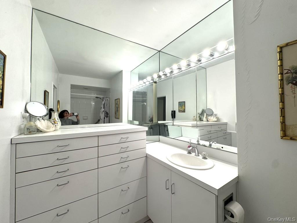 271-10 Grand Central Parkway 16s Property Photo 14