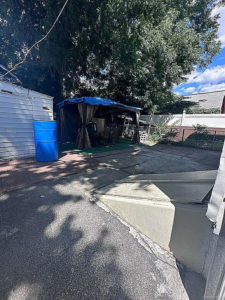18811 Dunkirk Drive Property Photo 3