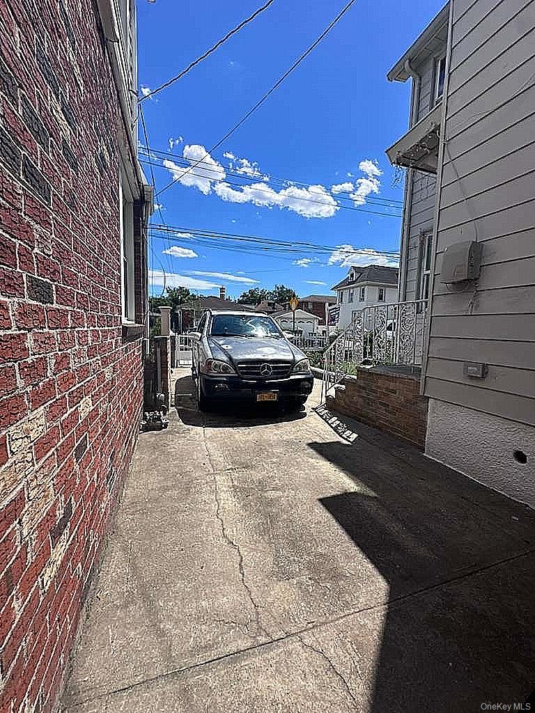 18811 Dunkirk Drive Property Photo 4