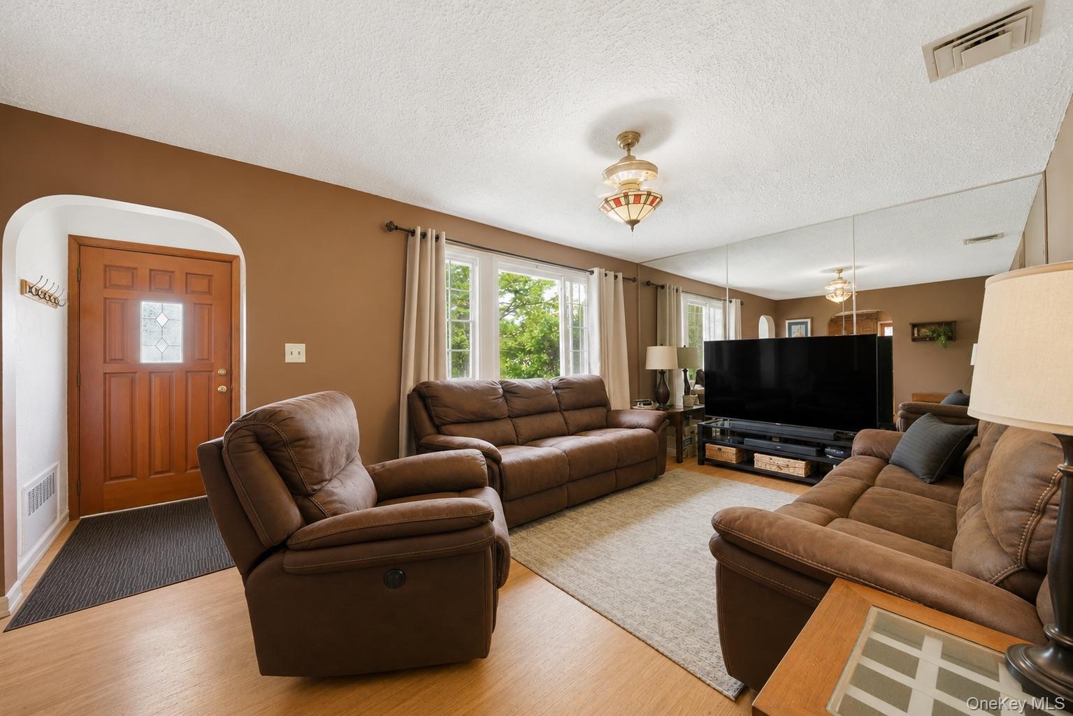 132 Davison Avenue Property Photo 9