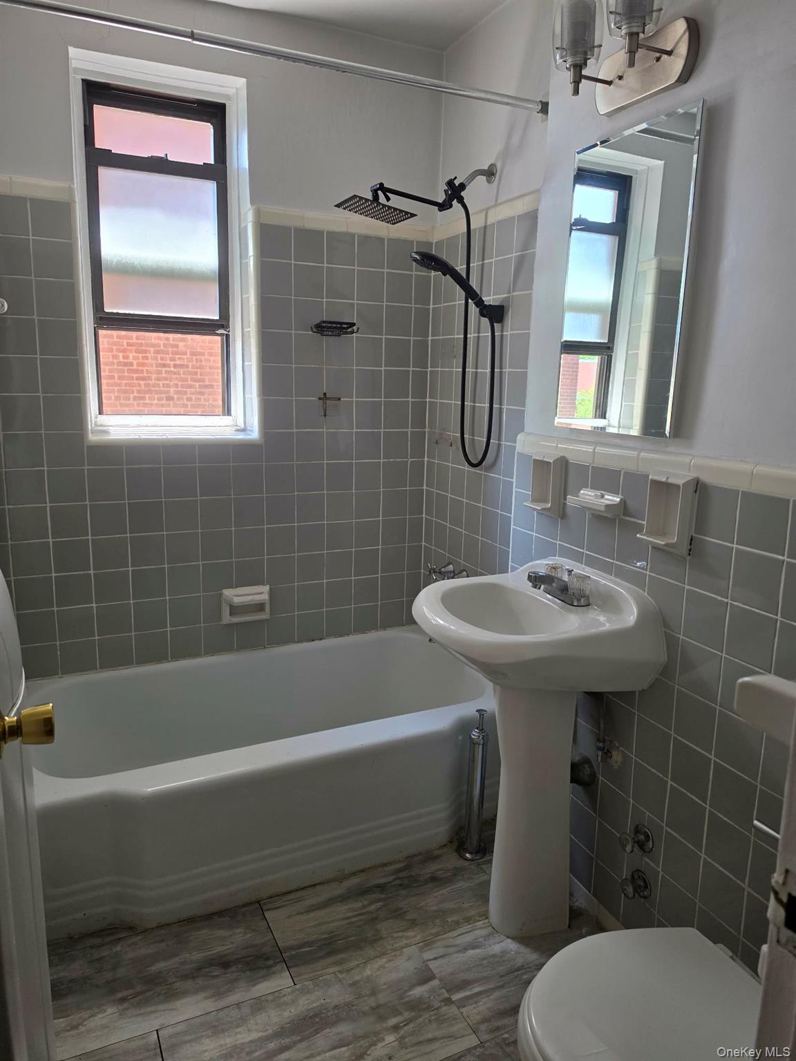 530 Riverdale Avenue 3k Property Photo 6