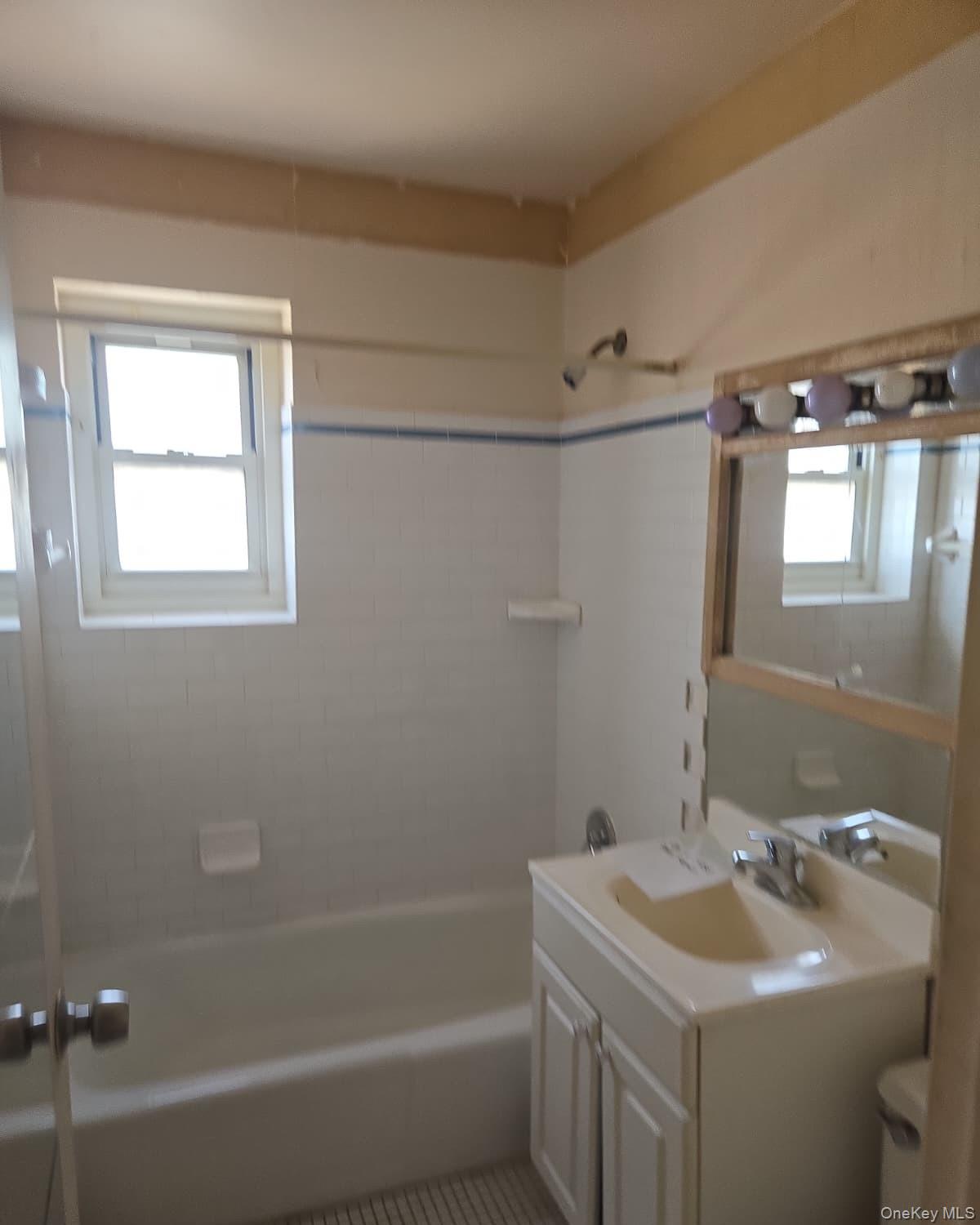395 Westchester Avenue 4k Property Photo 13