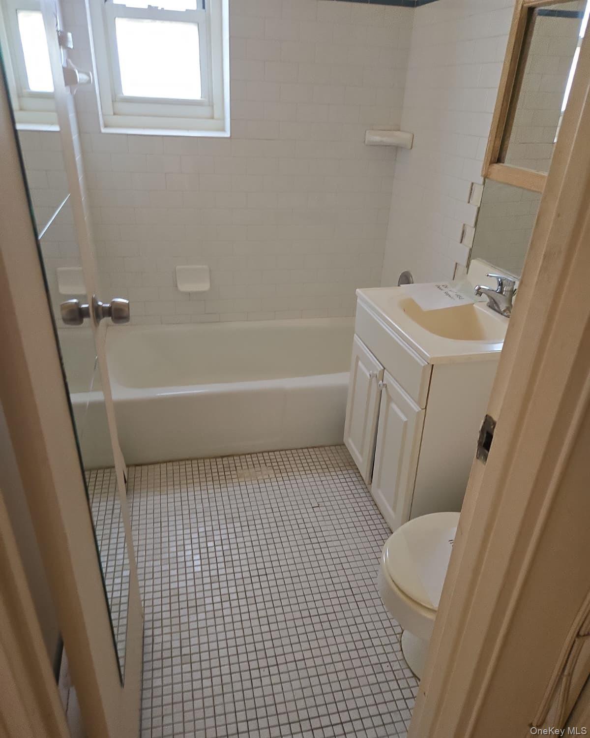 395 Westchester Avenue 4k Property Photo 14