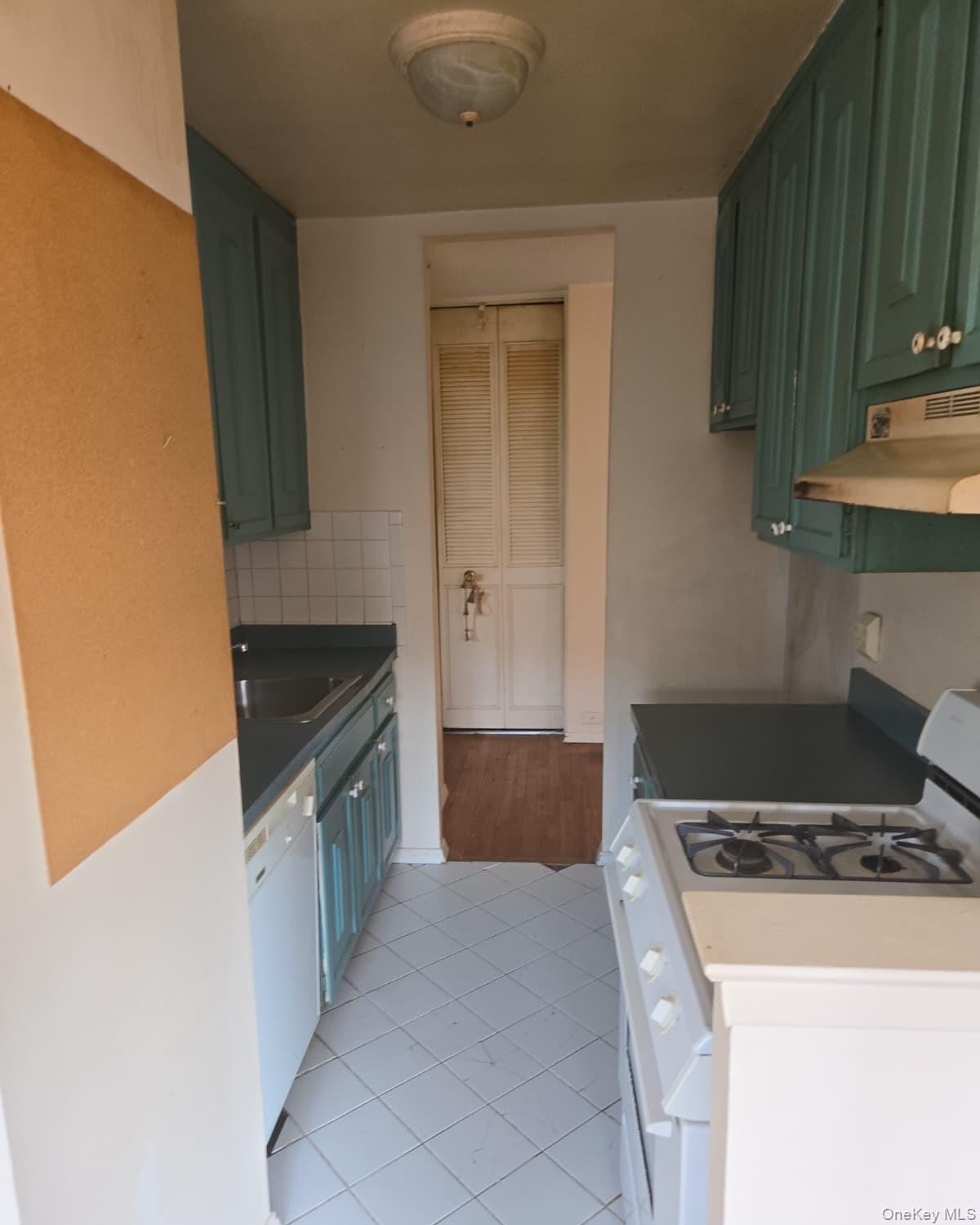 395 Westchester Avenue 4k Property Photo 15