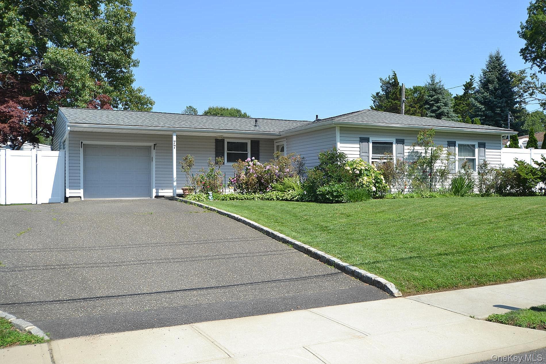77 S Bicycle Path Property Photo 1