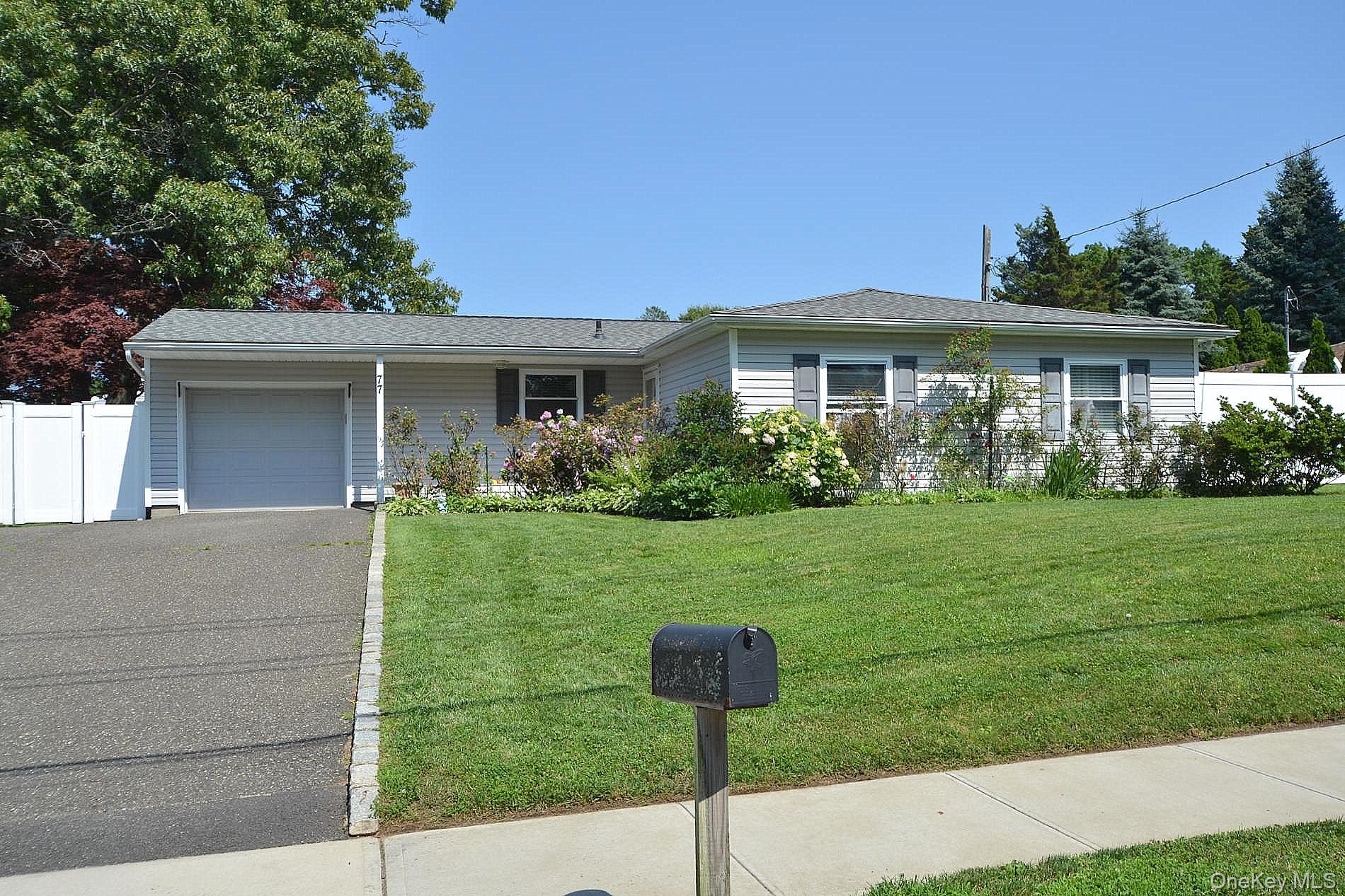 77 S Bicycle Path Property Photo 3