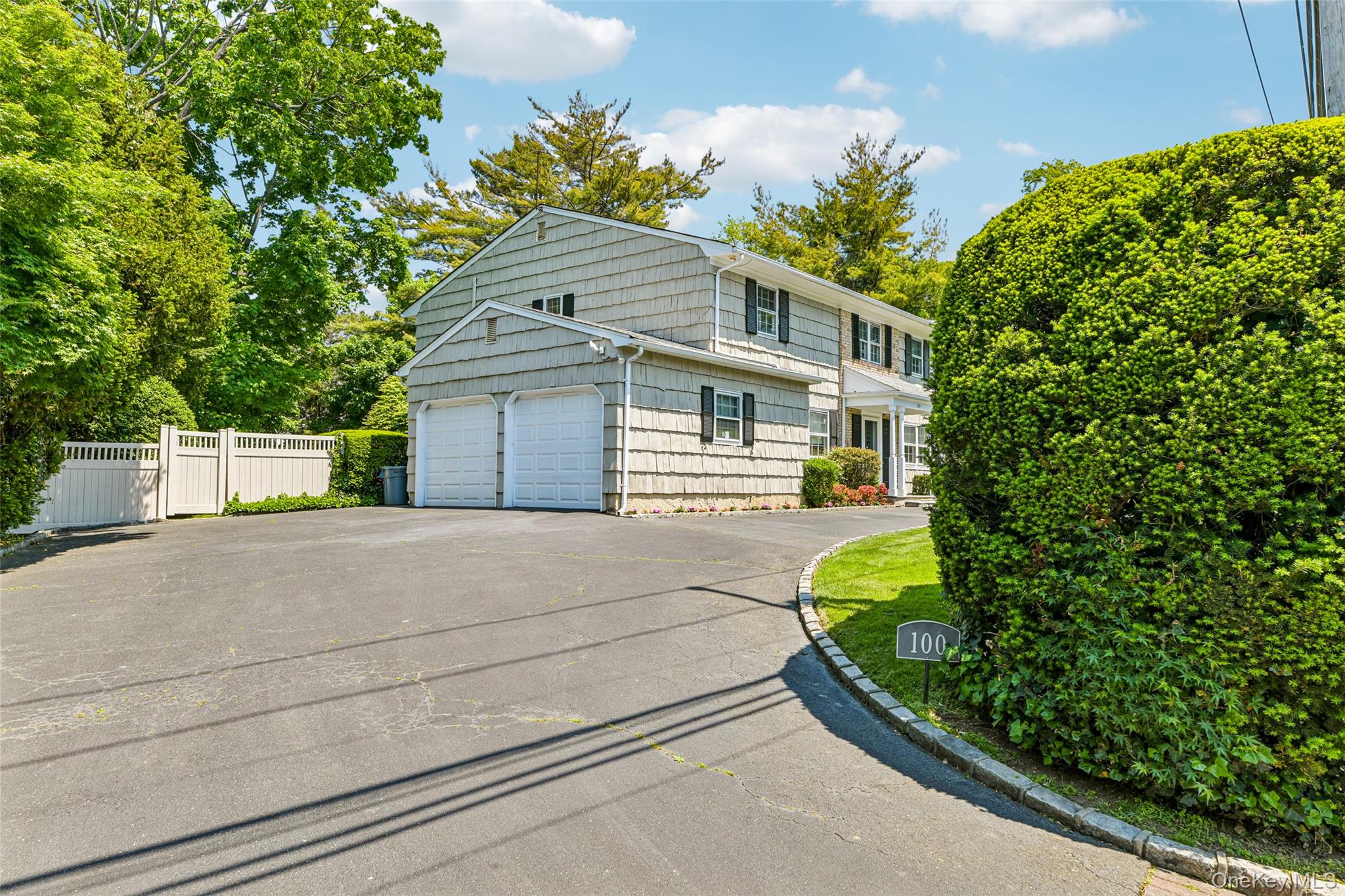 100 Hewlett Neck Road Property Photo 3
