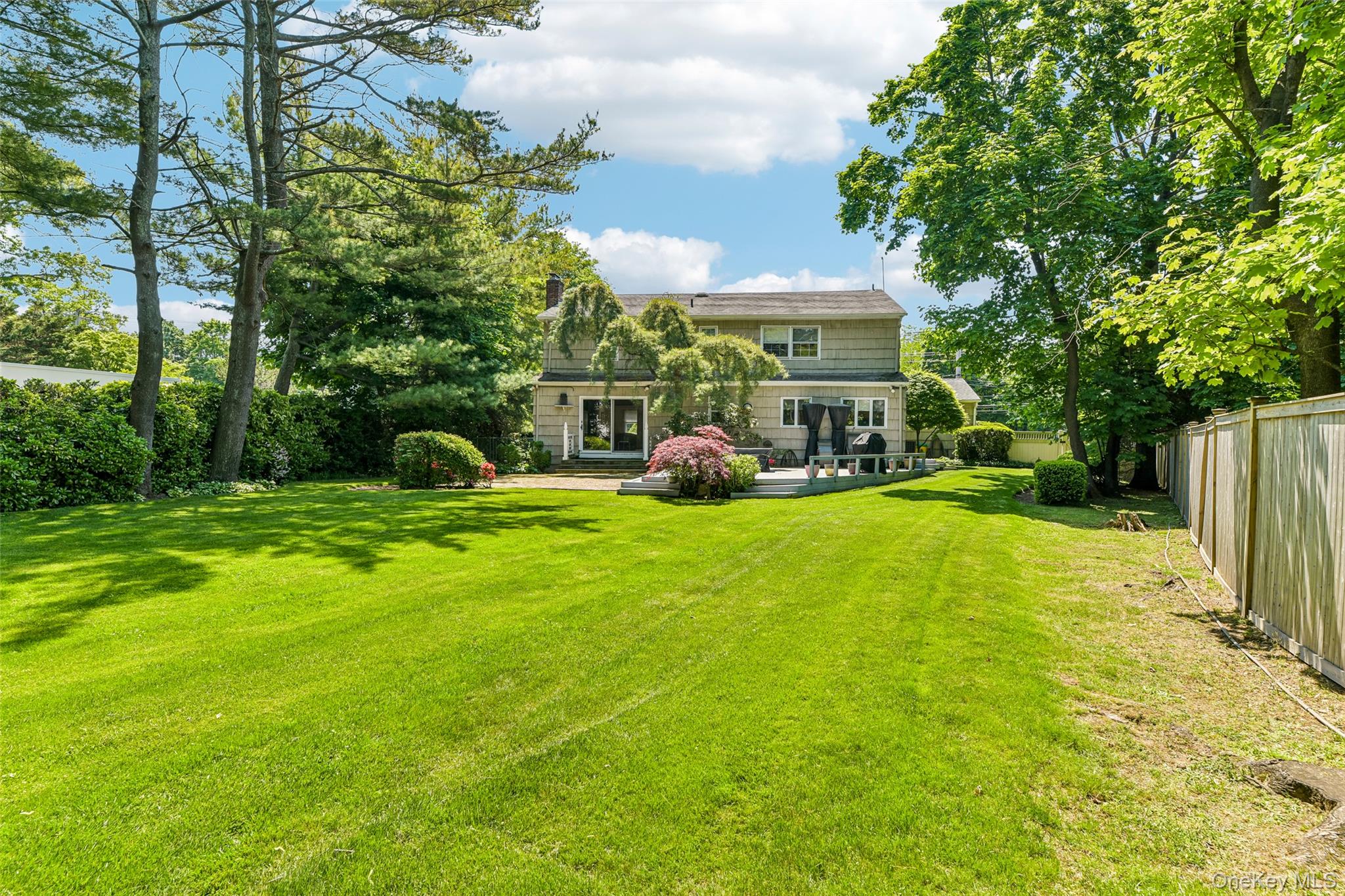100 Hewlett Neck Road Property Photo 4