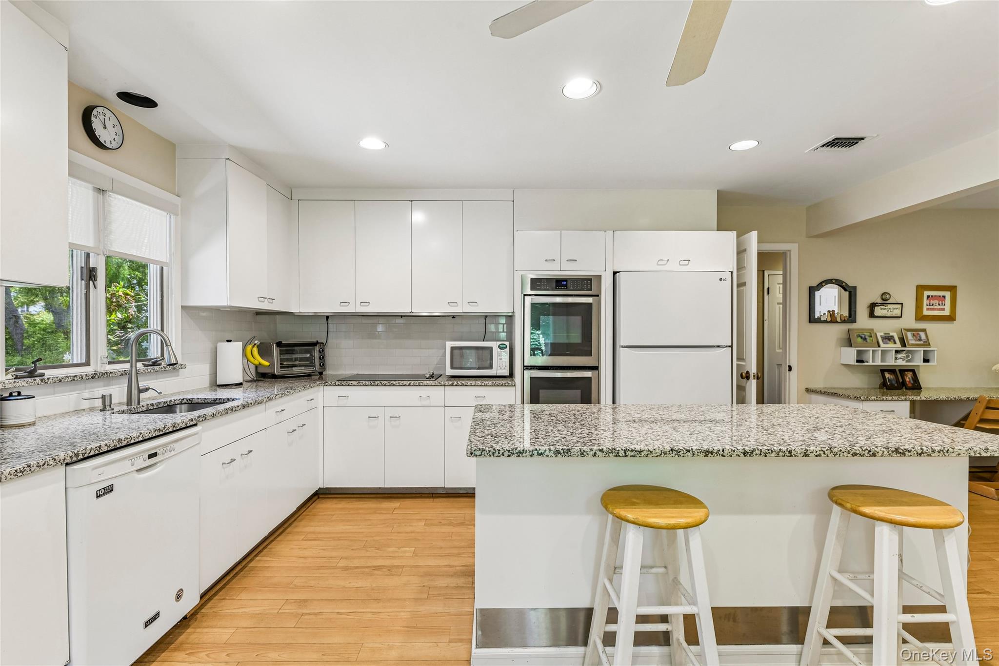 100 Hewlett Neck Road Property Photo 17