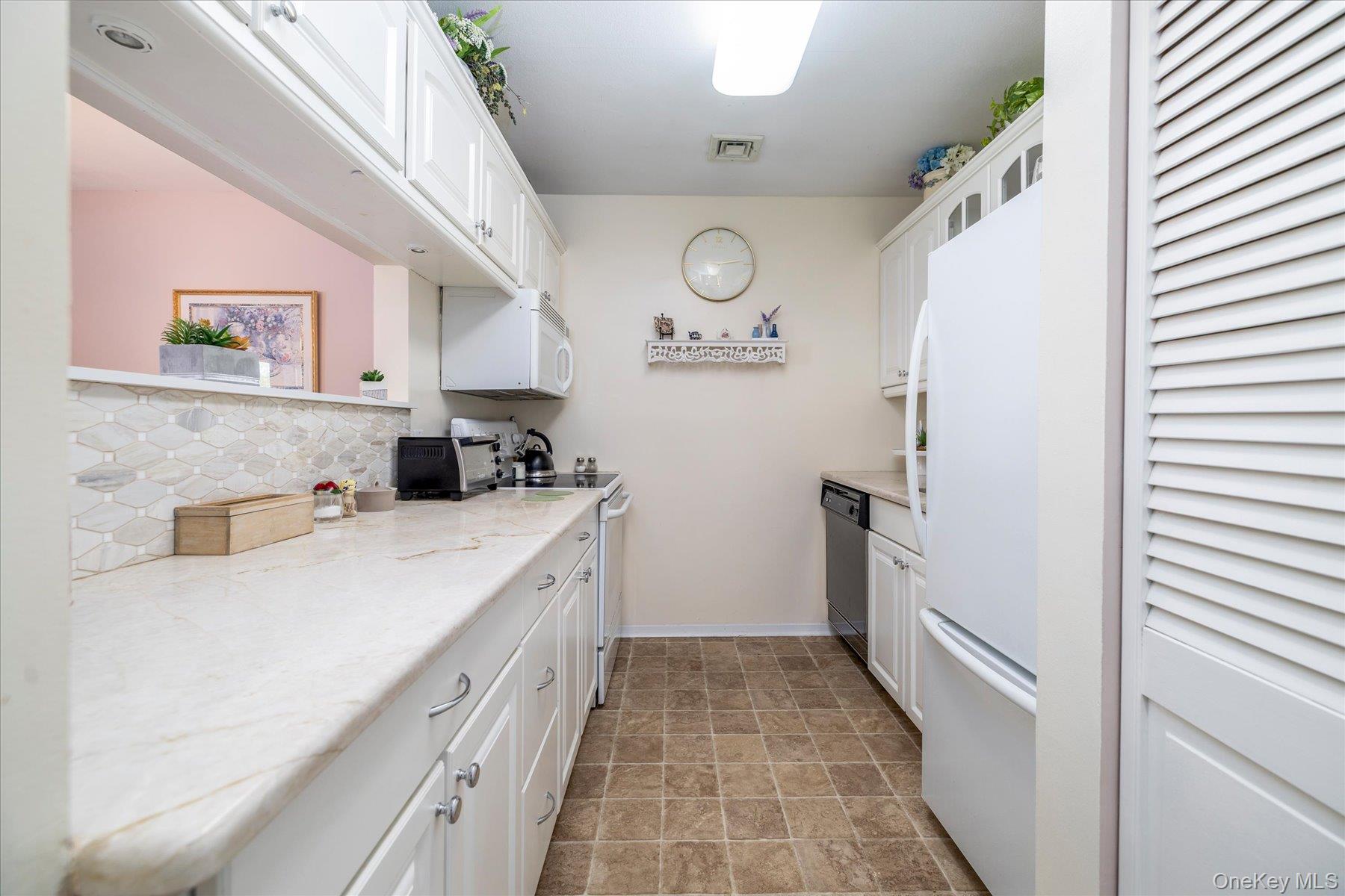 100 Daly Boulevard 2715 Property Photo 8