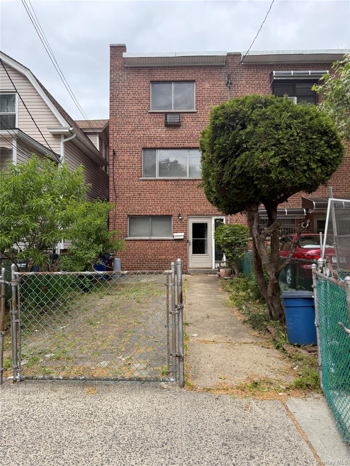 909 Burke Avenue Property Photo 1