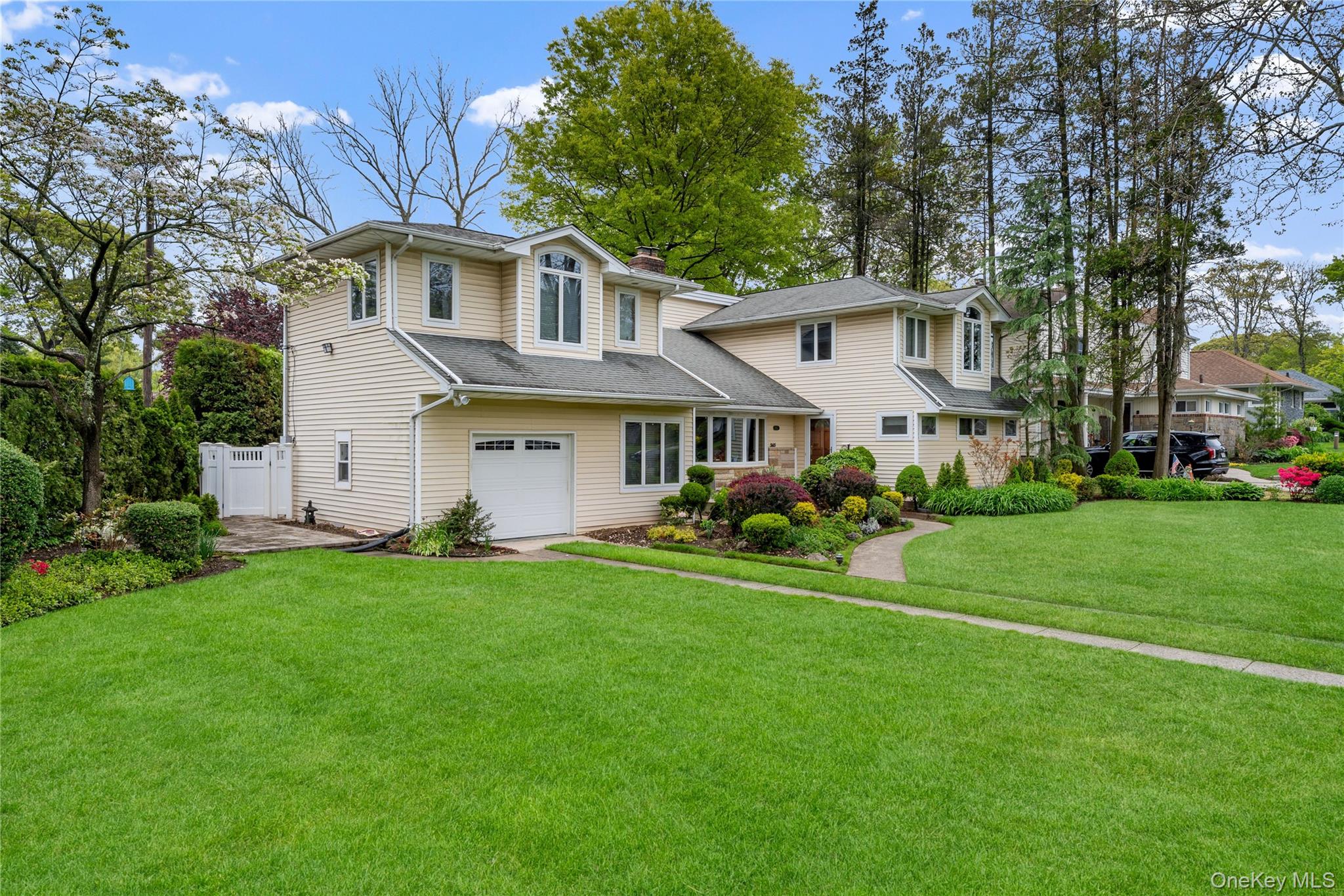 565 Mohawk Road Property Photo 2