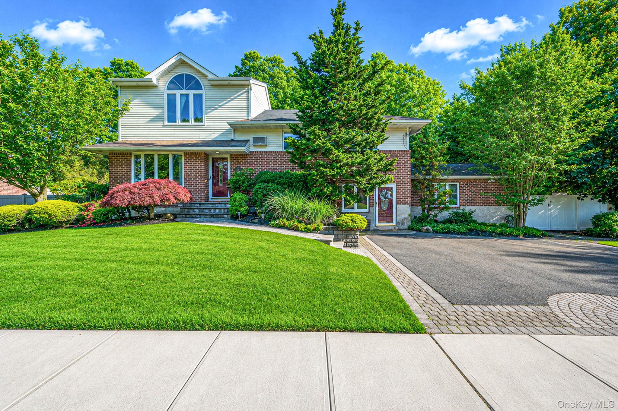 11 Lourae Drive Property Photo 1