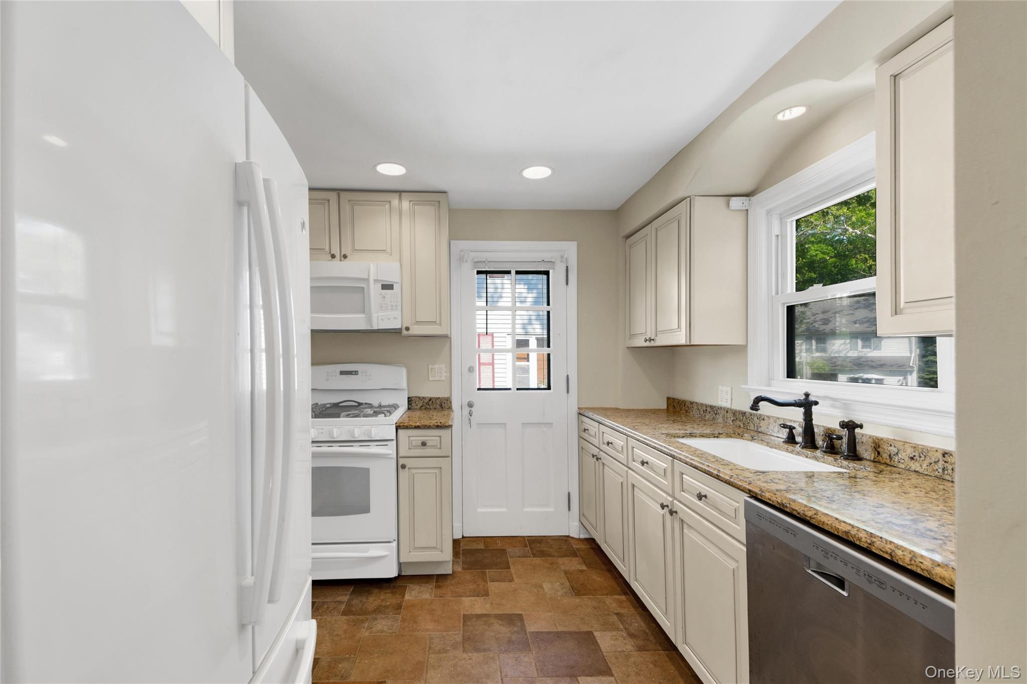 19 Aka 29 The Crossway Property Photo 6
