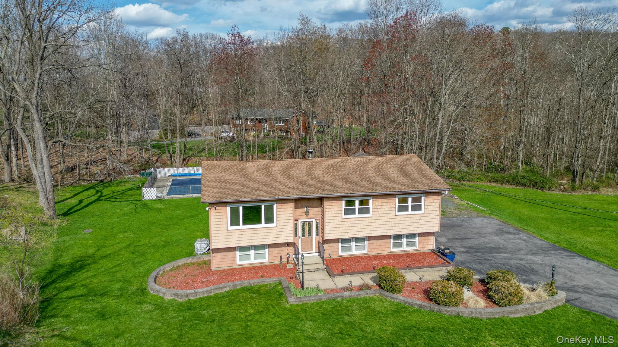 70 Bayberry Drive Property Photo 2